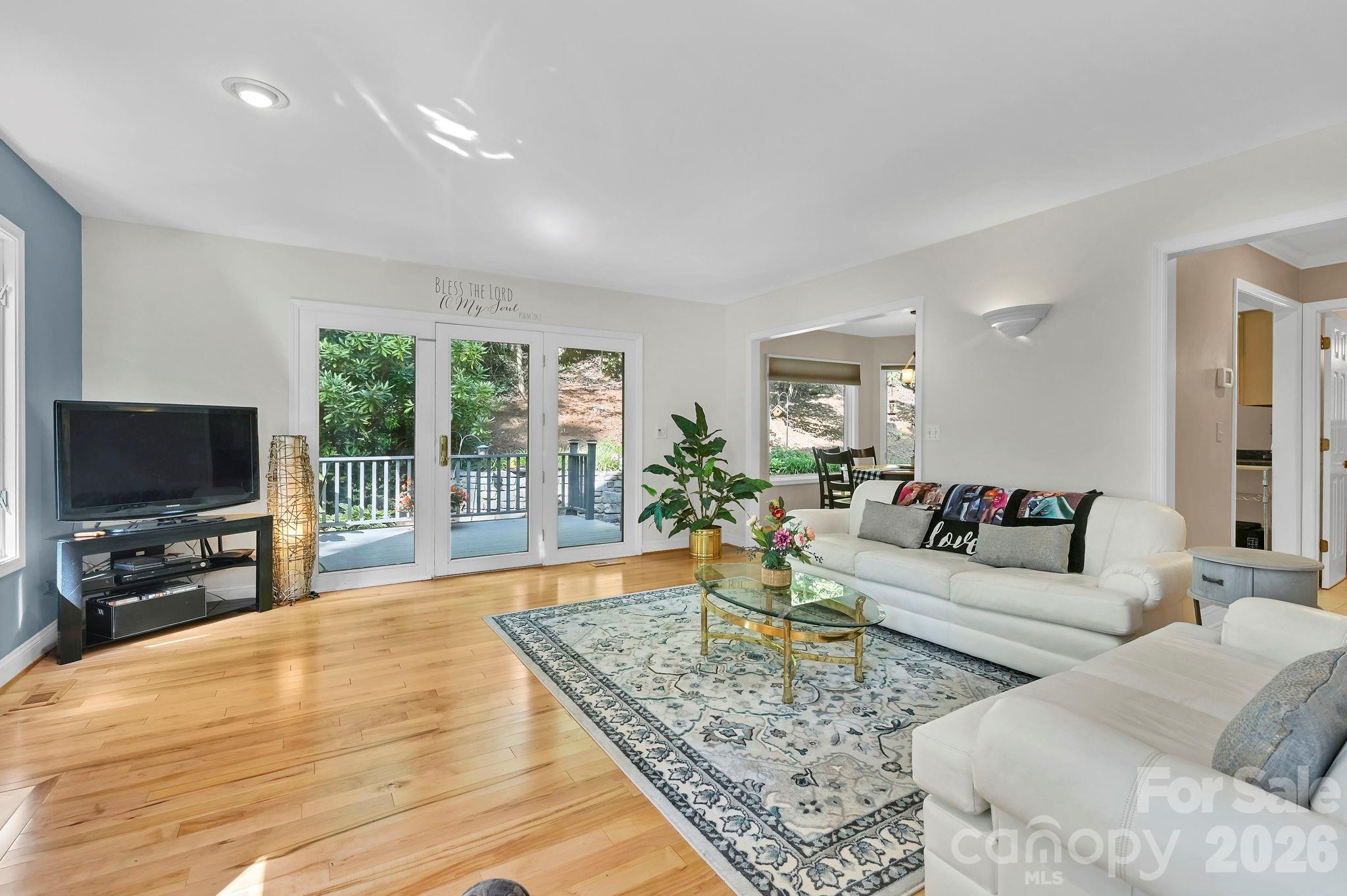 25 Weston Heights Drive — Asheville