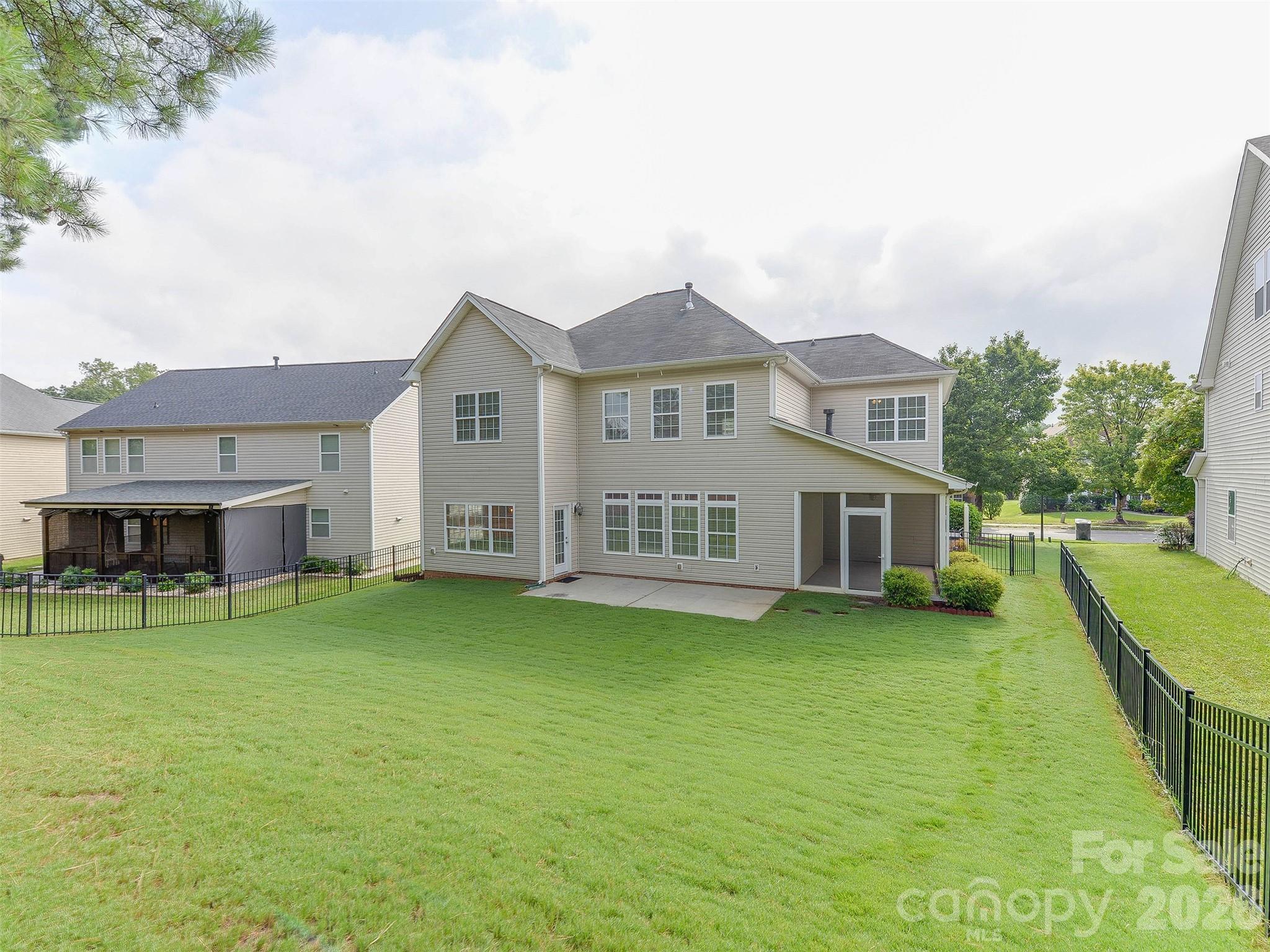 5915 Trailwater Road — Charlotte