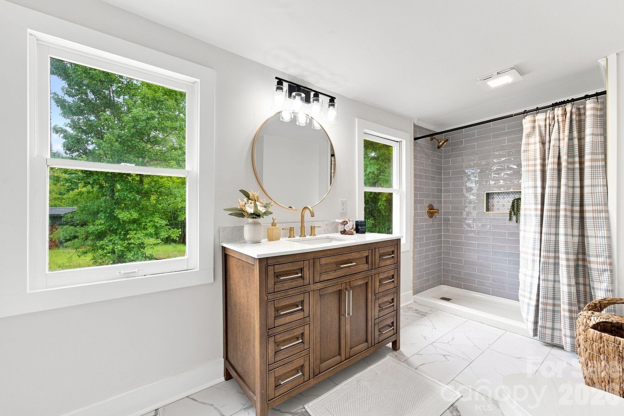 1325 King Road — Salisbury