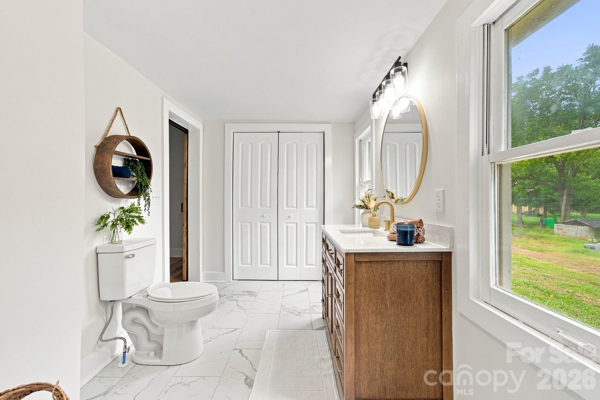 1325 King Road — Salisbury