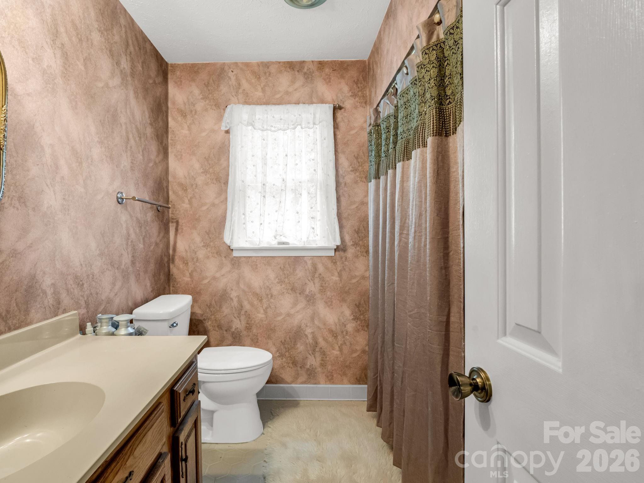 213 Raintree Drive — Hendersonville