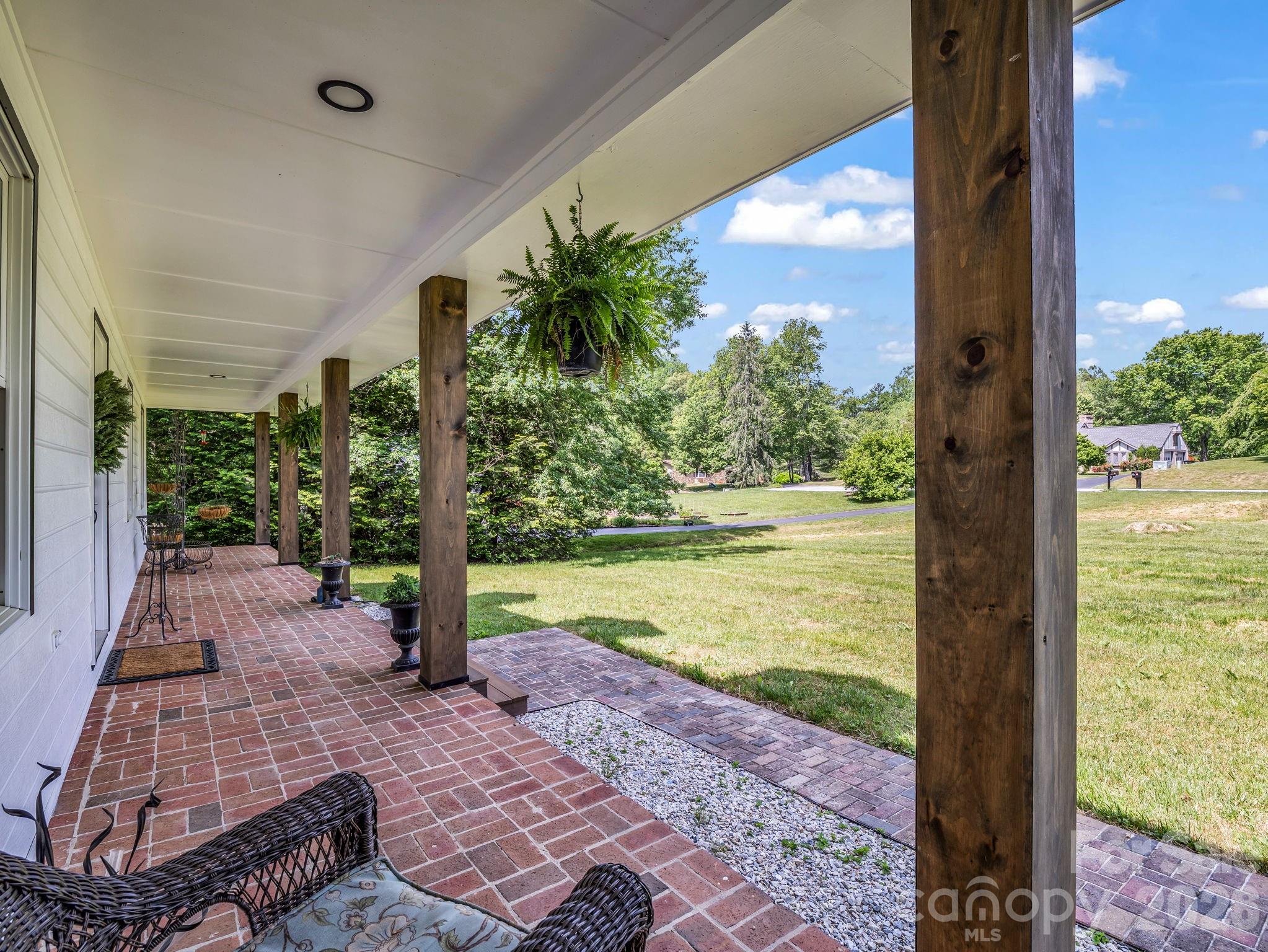 213 Raintree Drive — Hendersonville
