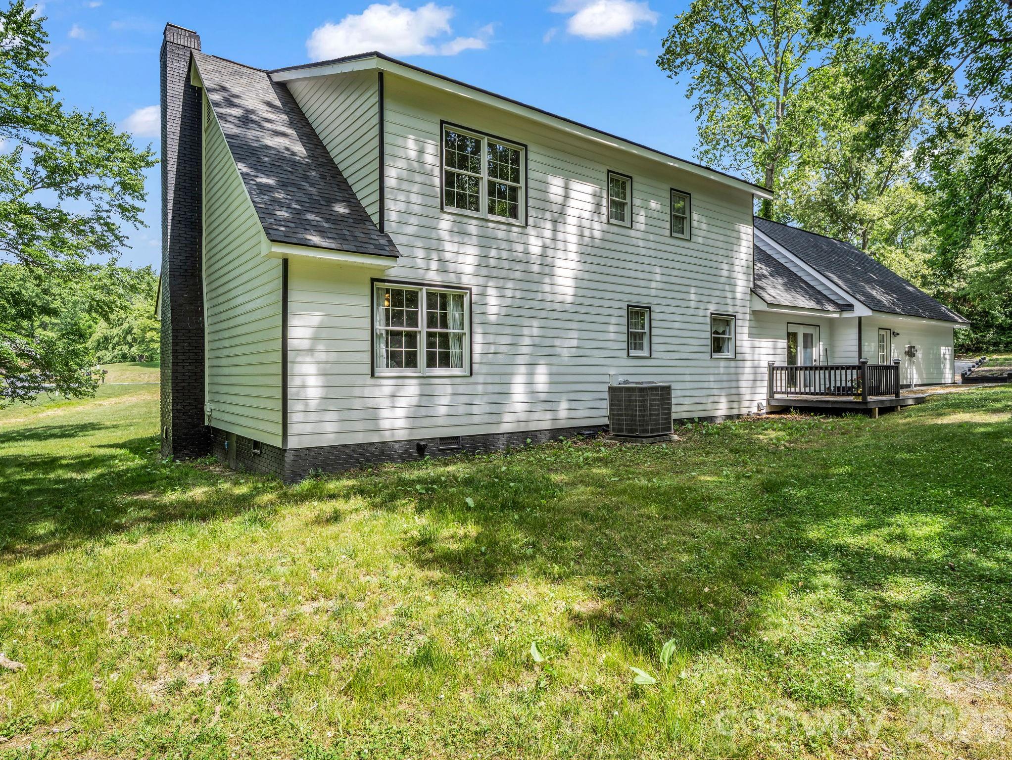 213 Raintree Drive — Hendersonville