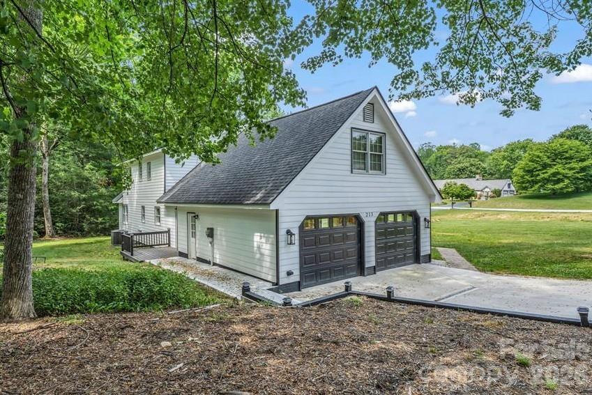 213 Raintree Drive — Hendersonville