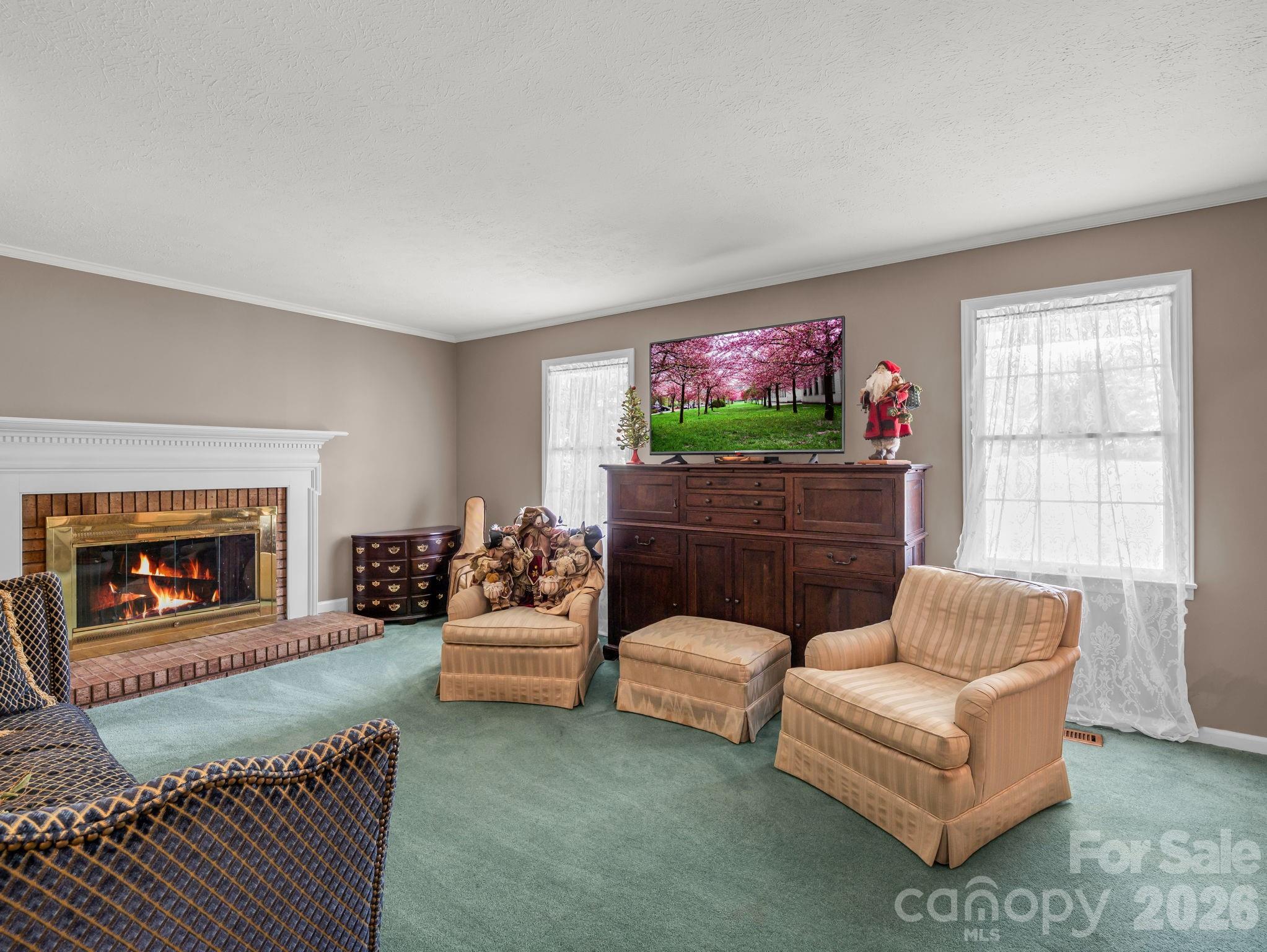 213 Raintree Drive — Hendersonville