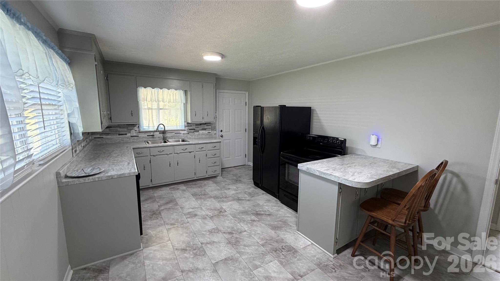 2372 Jamestown Road — Morganton