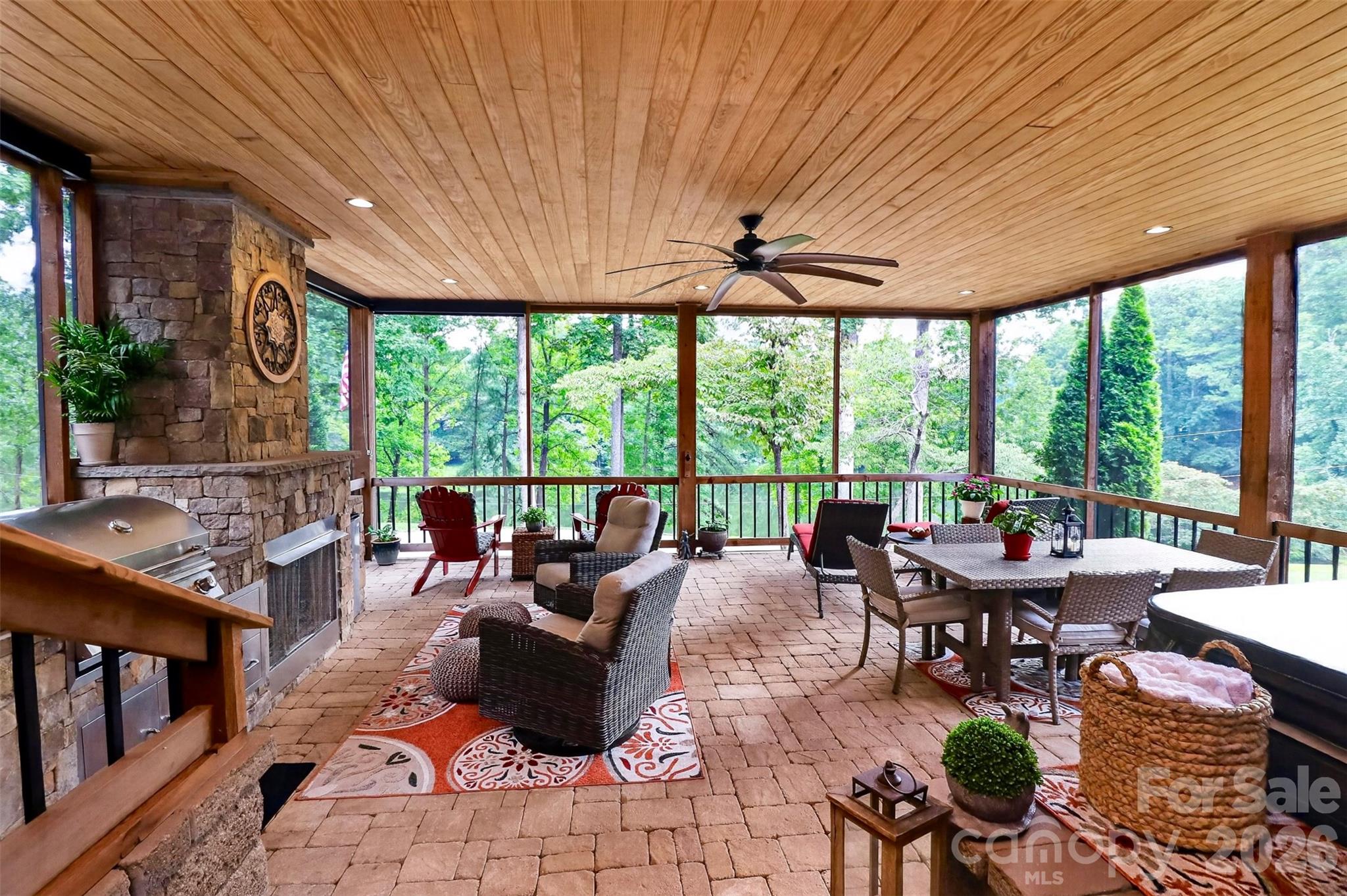 6014 Lake Providence Lane — Charlotte