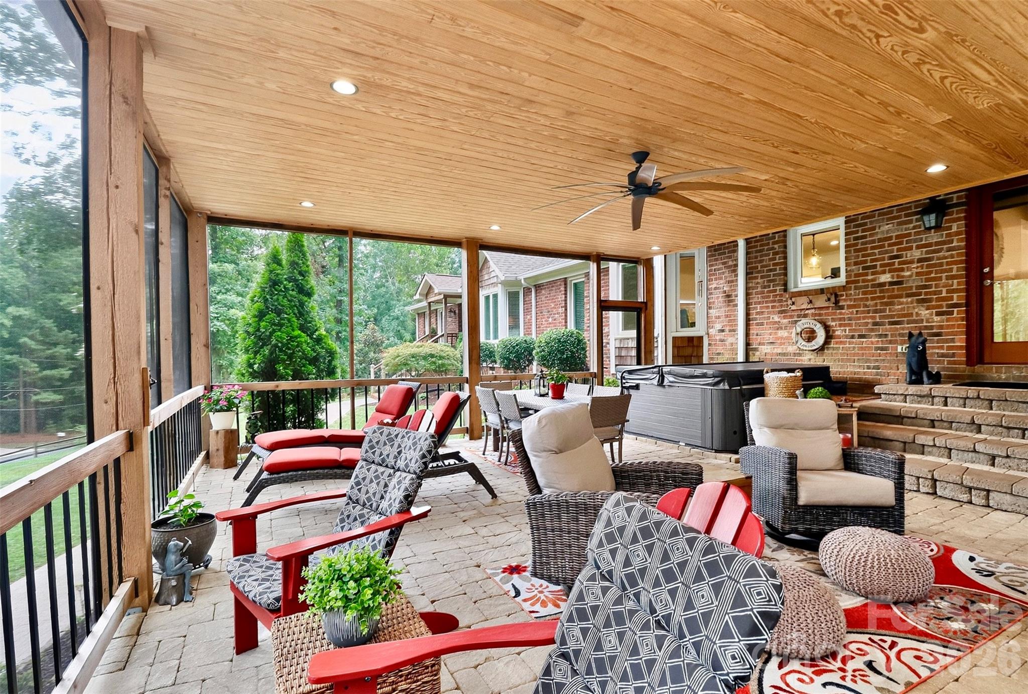 6014 Lake Providence Lane — Charlotte