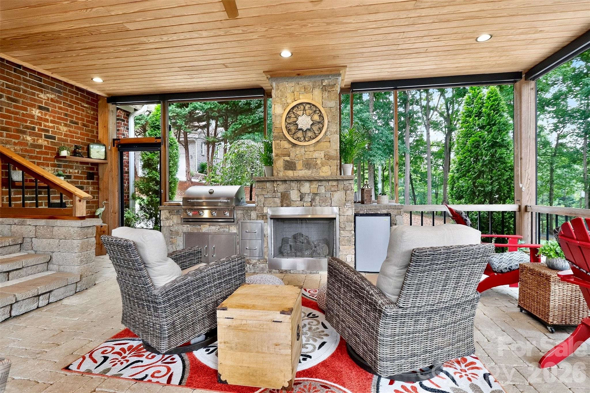 6014 Lake Providence Lane — Charlotte