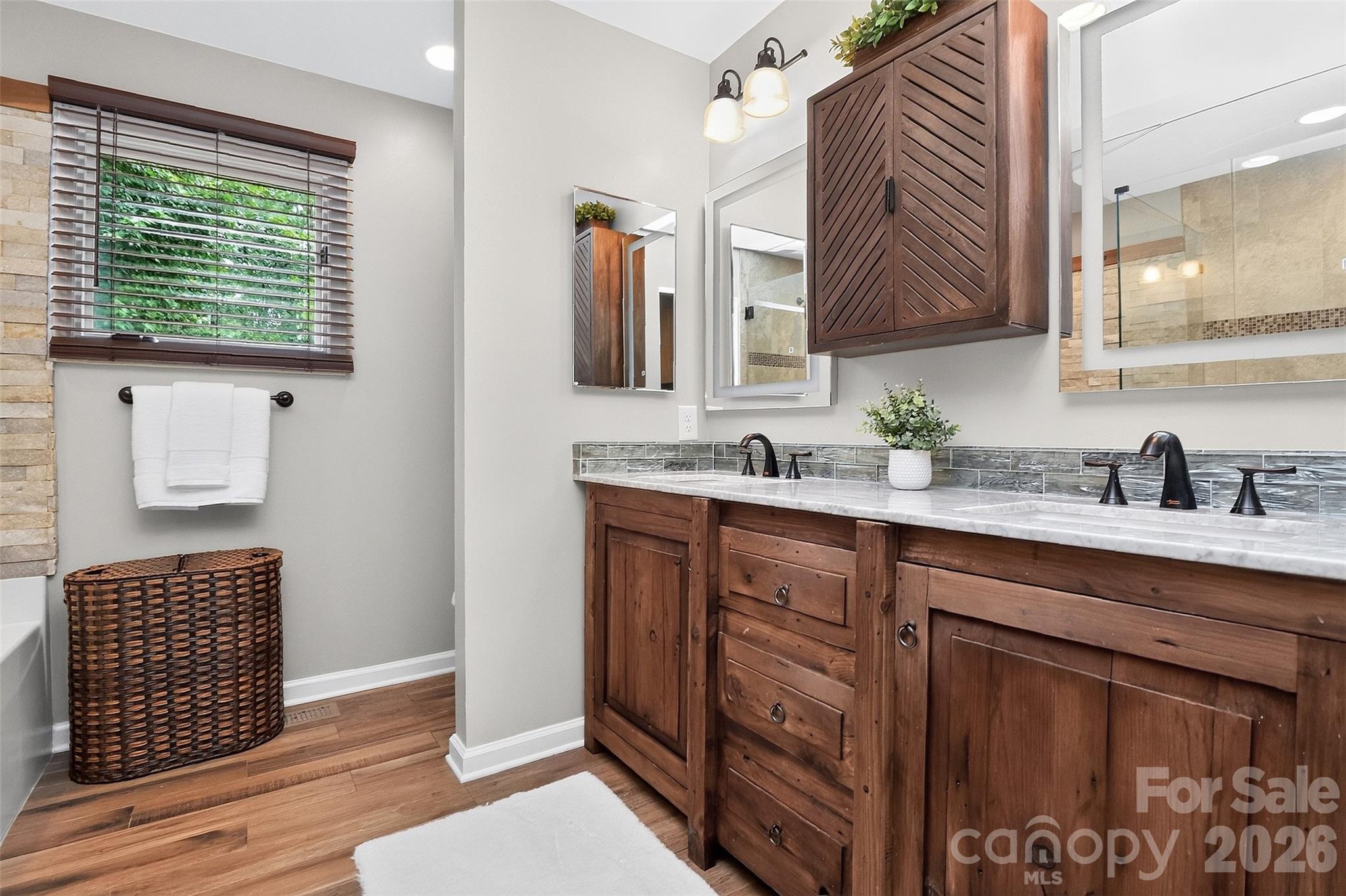 6014 Lake Providence Lane — Charlotte