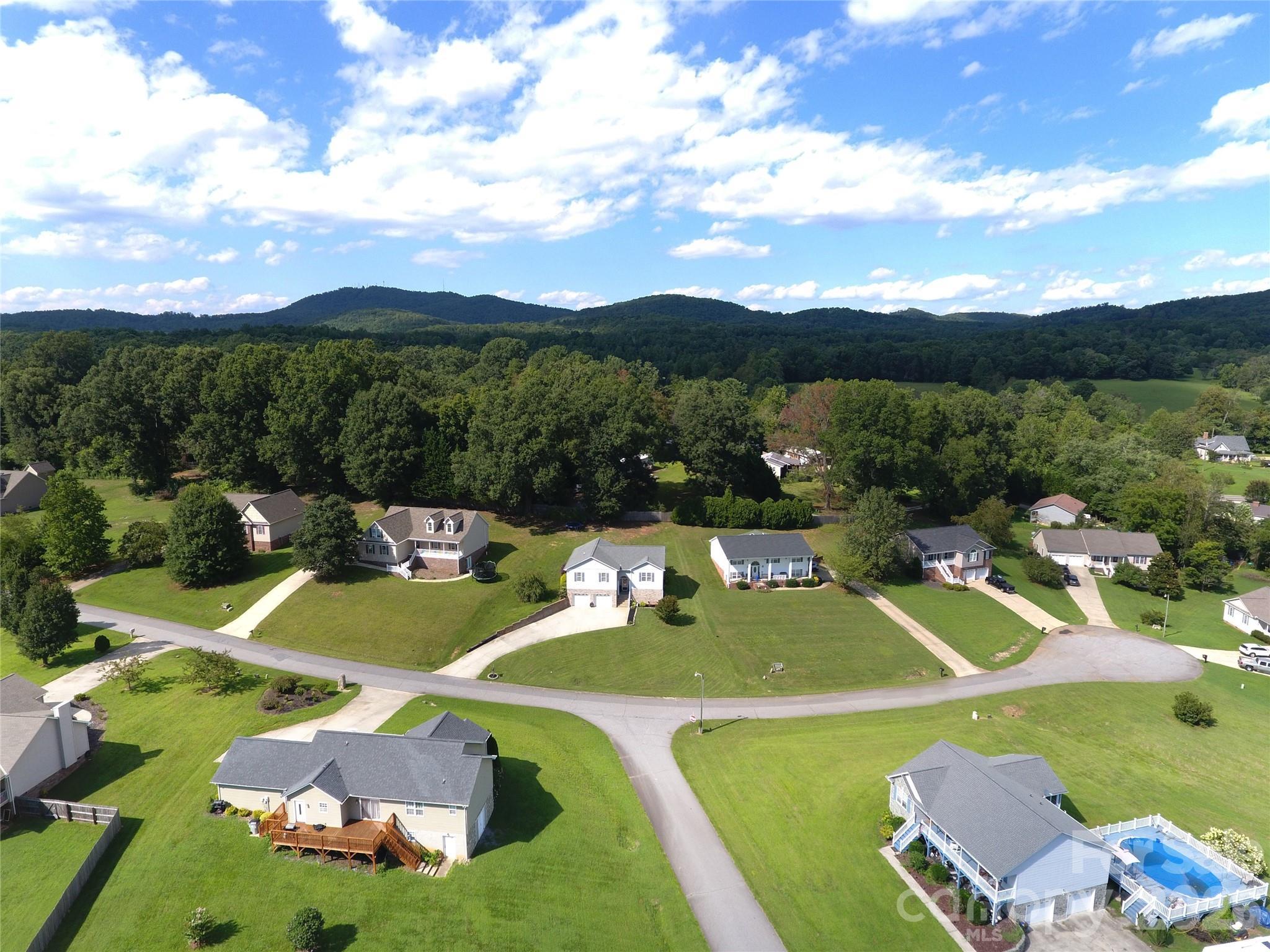 2135 Olde Farm Road SE — Hudson