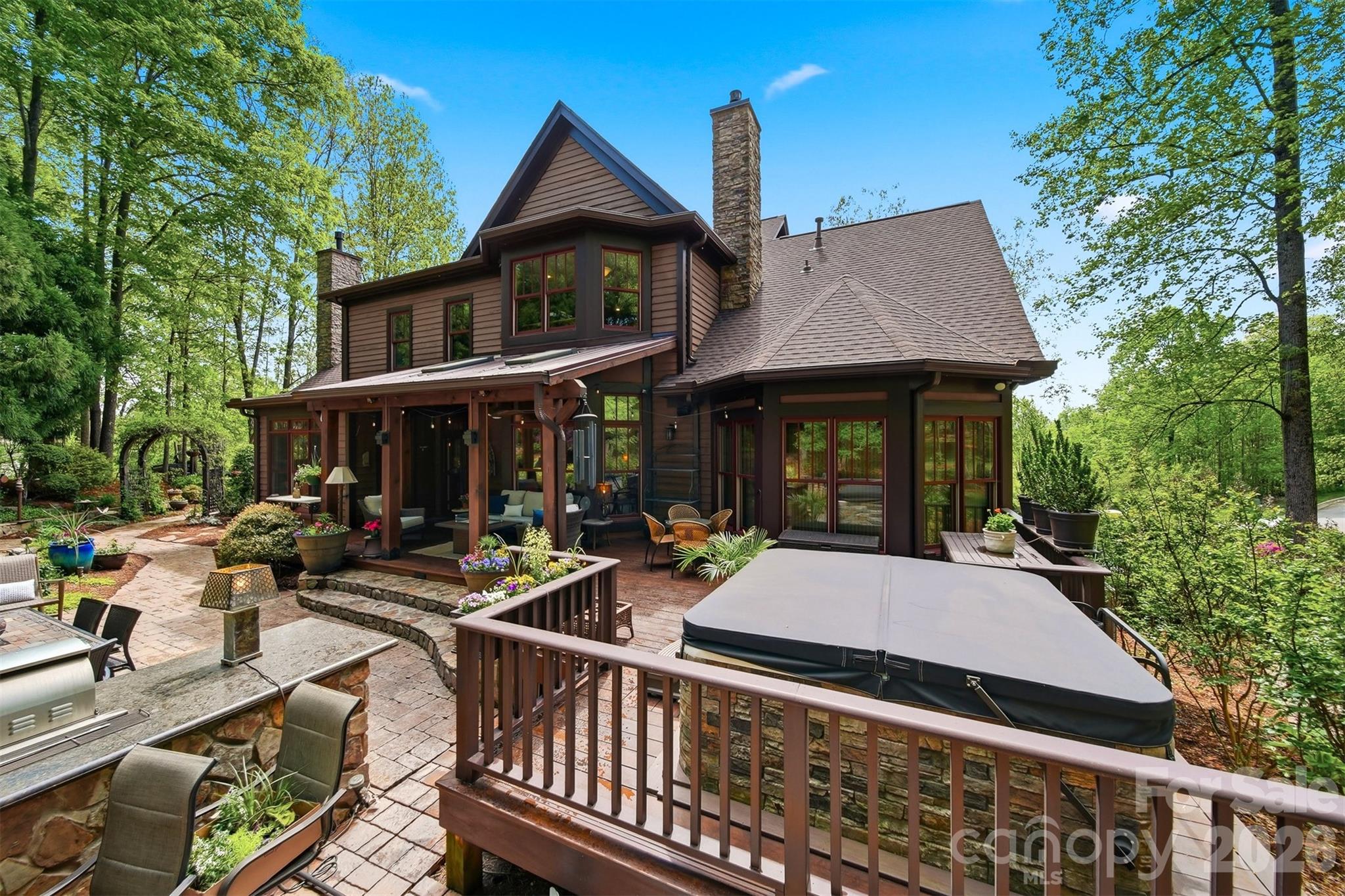 2748 Trent Drive NE — Conover