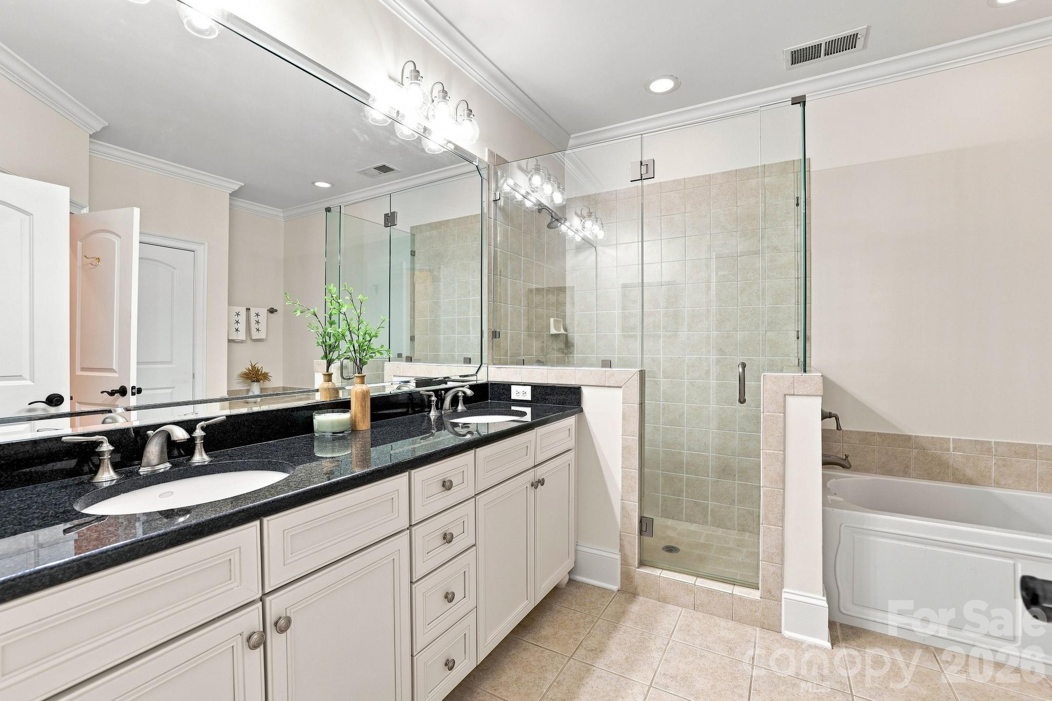 6831 Louisburg Square Lane — Charlotte