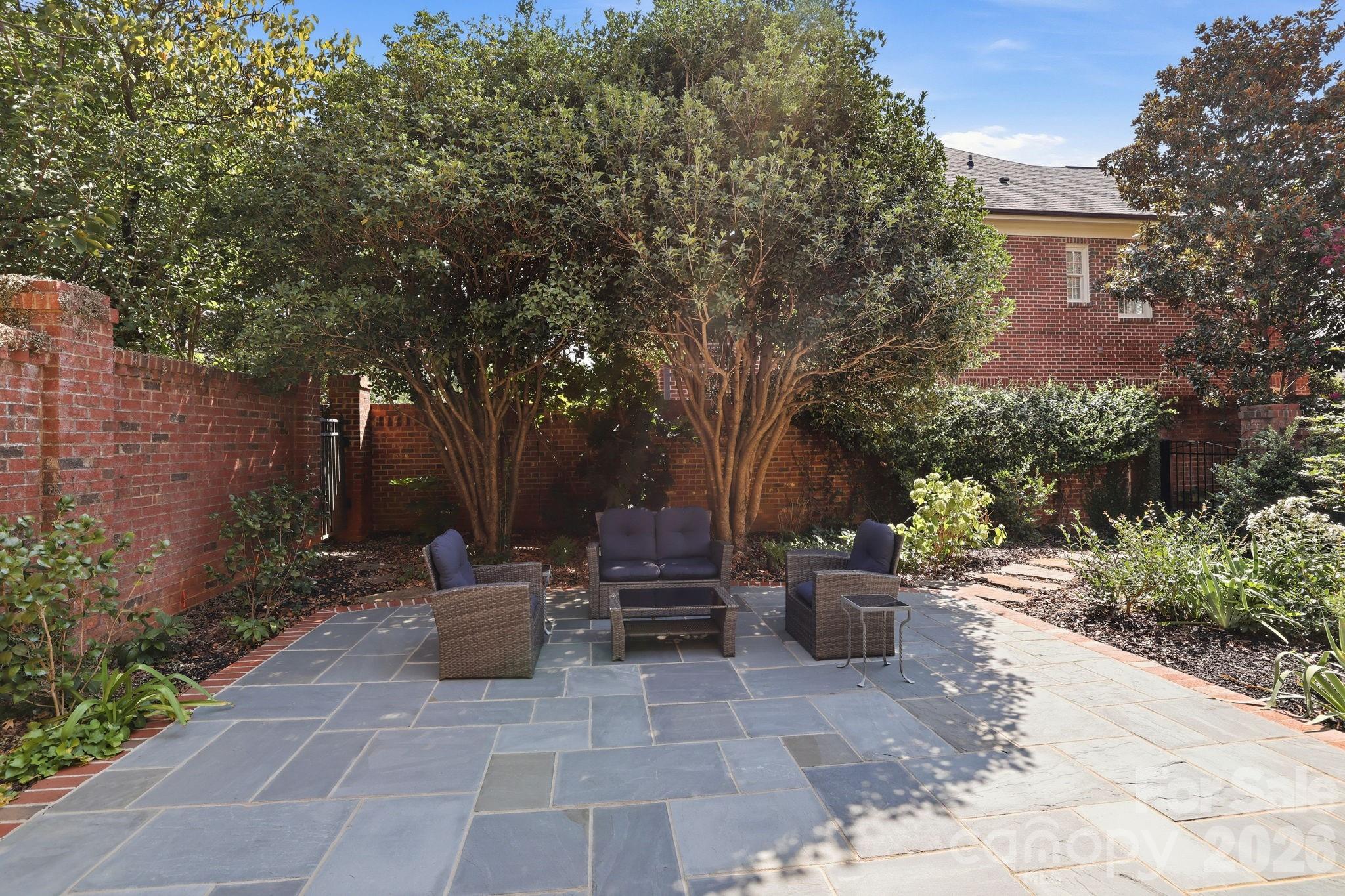 6831 Louisburg Square Lane — Charlotte