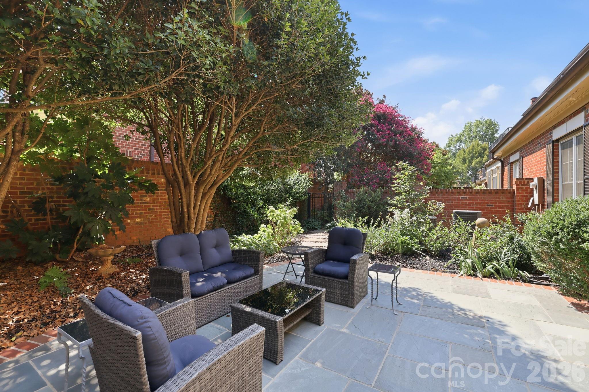 6831 Louisburg Square Lane — Charlotte