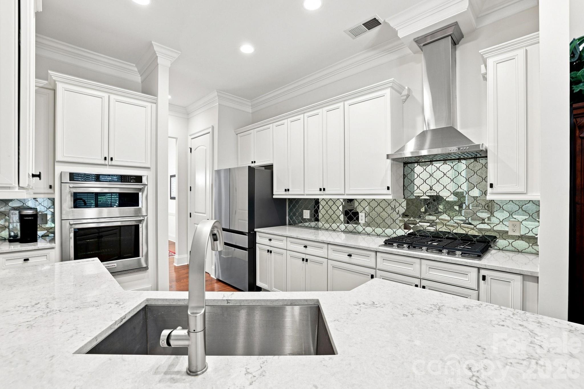 6831 Louisburg Square Lane — Charlotte