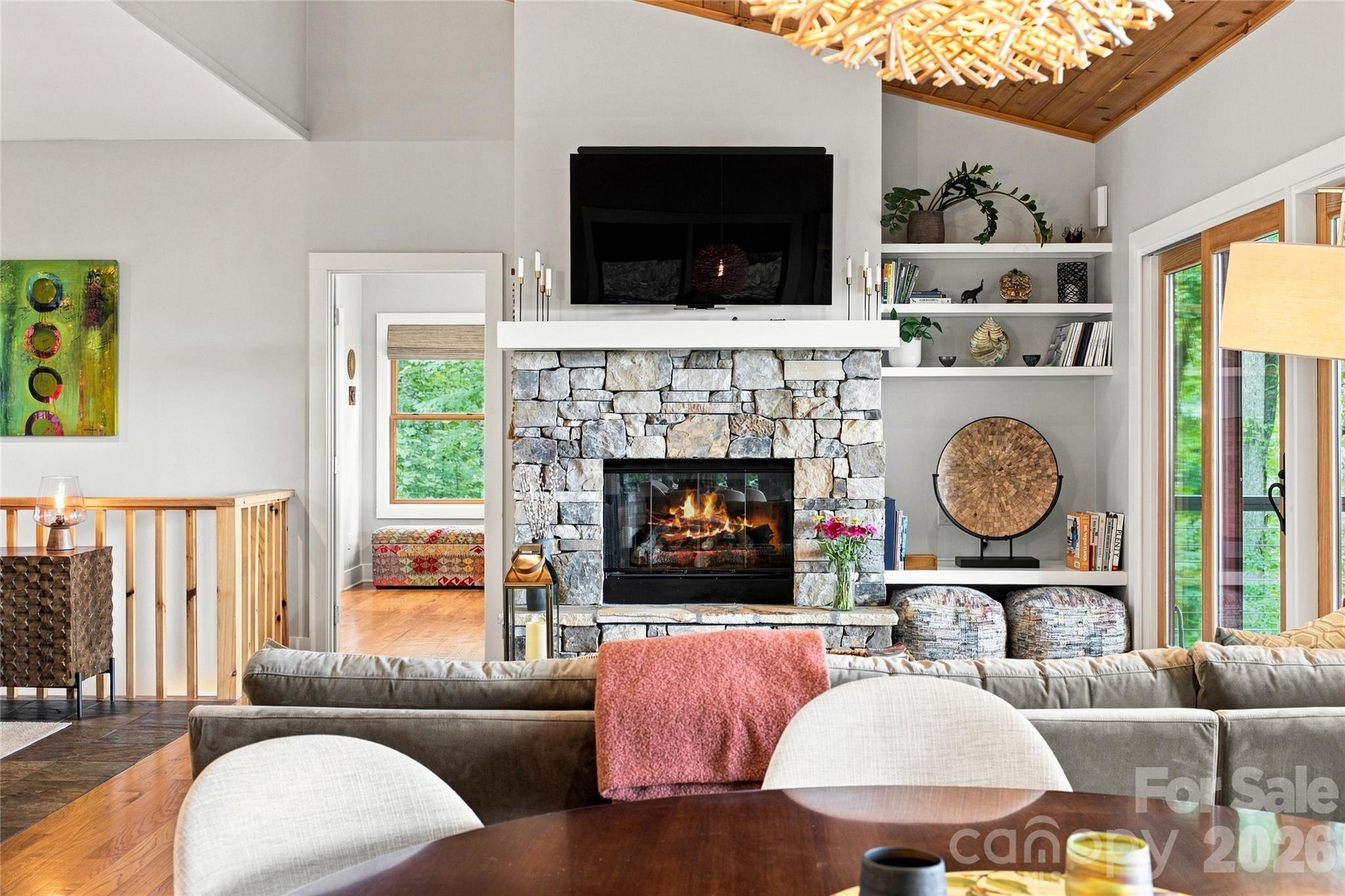 600 Tanglewood Lane — Saluda