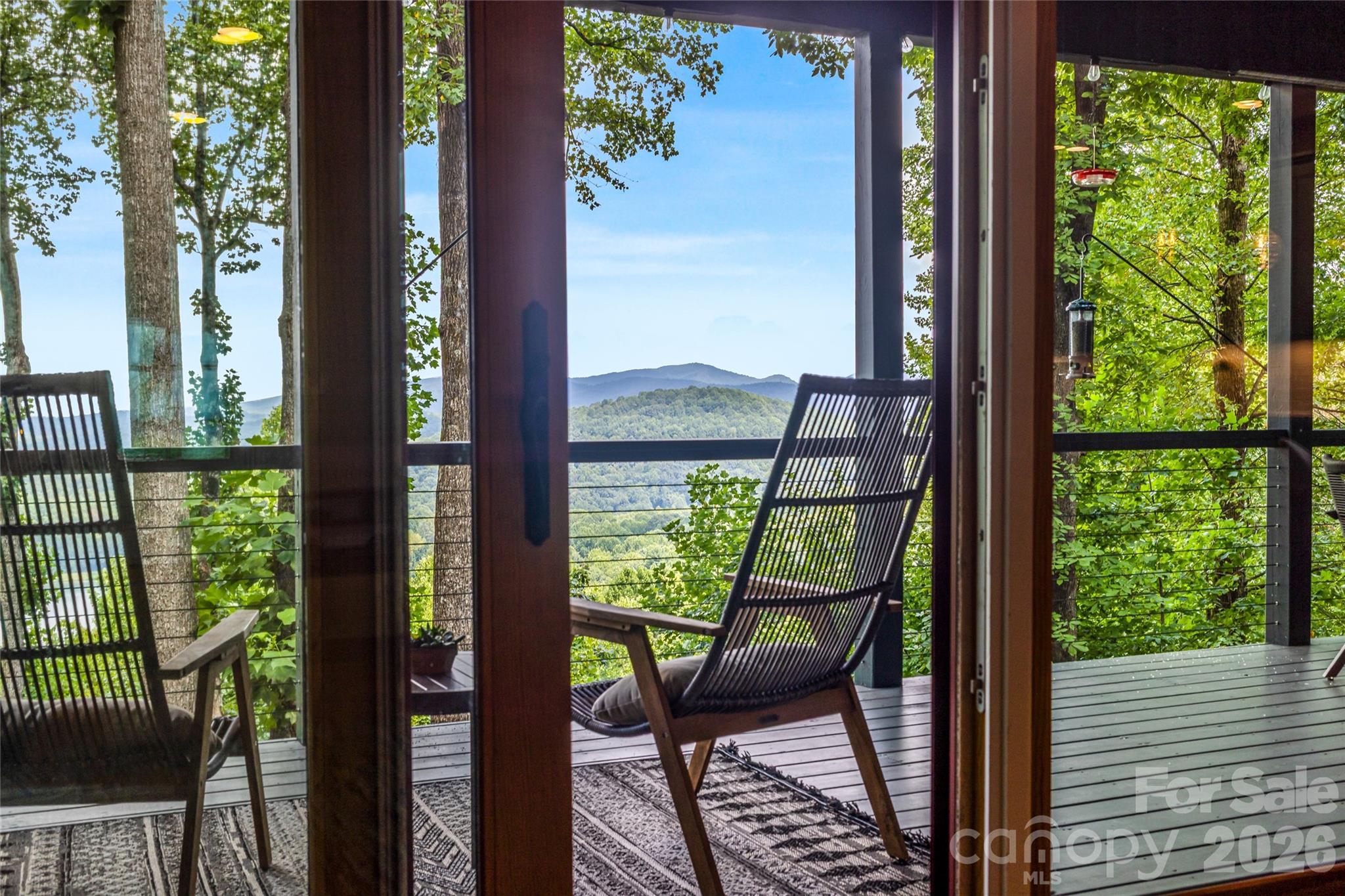 600 Tanglewood Lane — Saluda