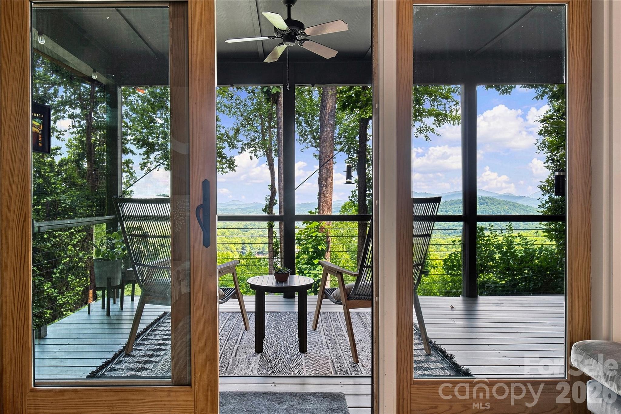 600 Tanglewood Lane — Saluda