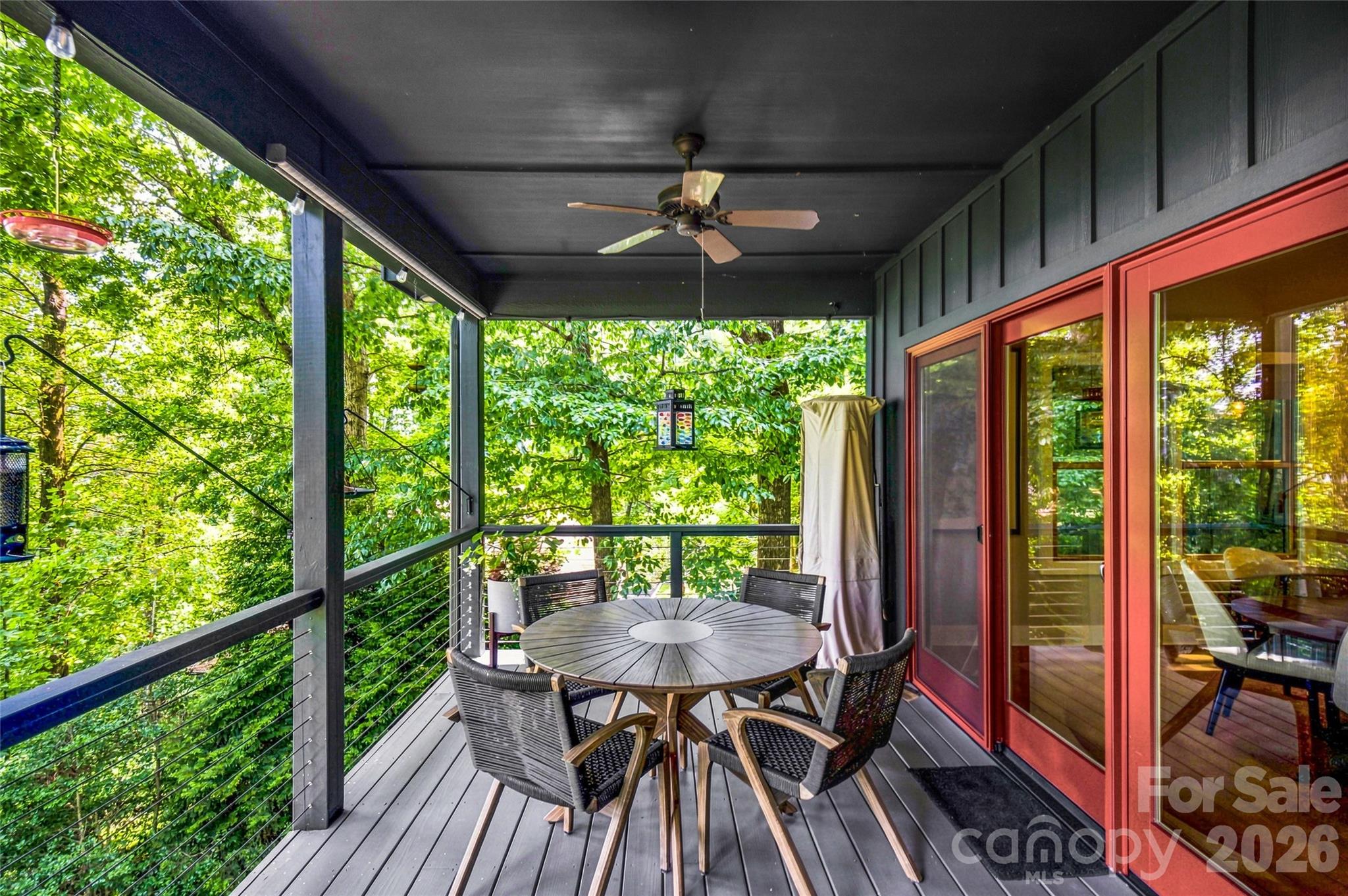 600 Tanglewood Lane — Saluda