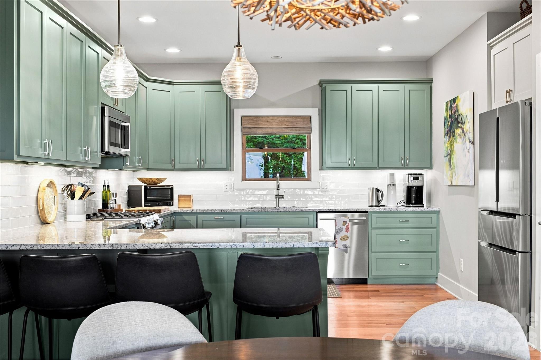 600 Tanglewood Lane — Saluda