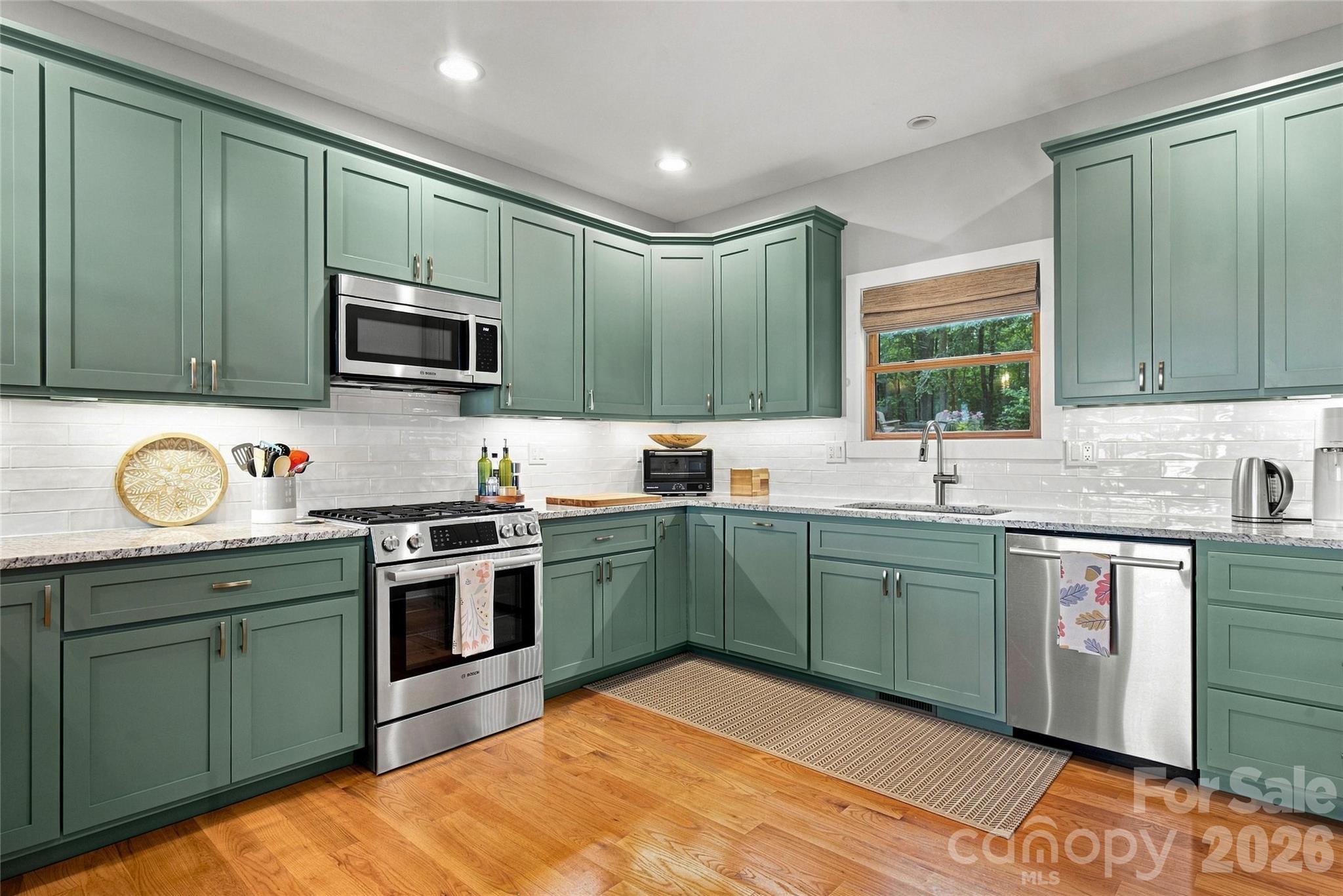 600 Tanglewood Lane — Saluda