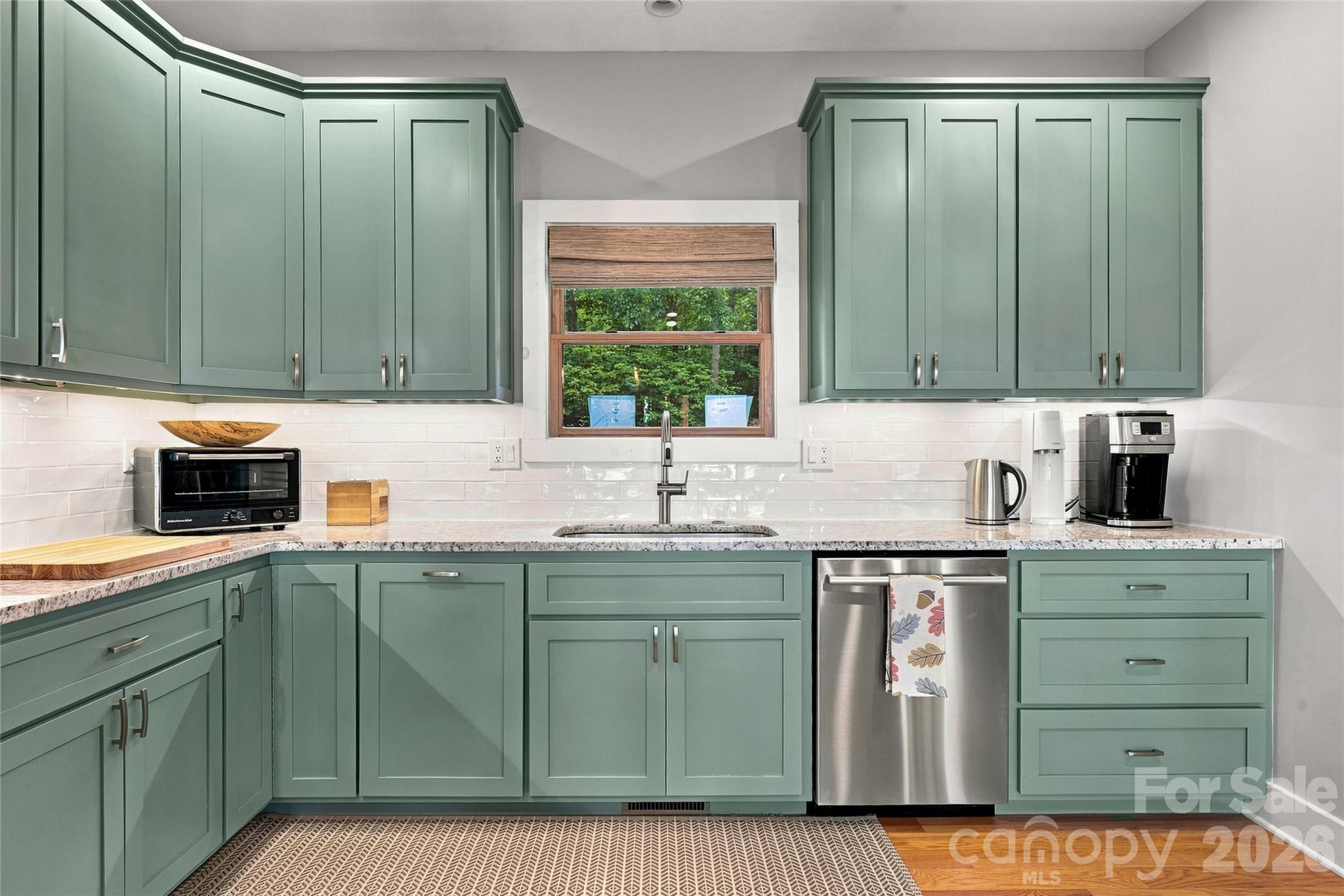 600 Tanglewood Lane — Saluda