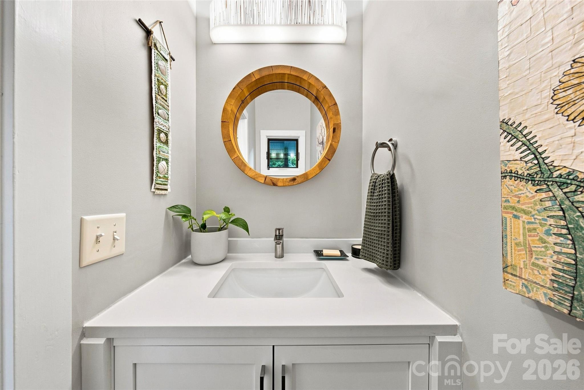 600 Tanglewood Lane — Saluda