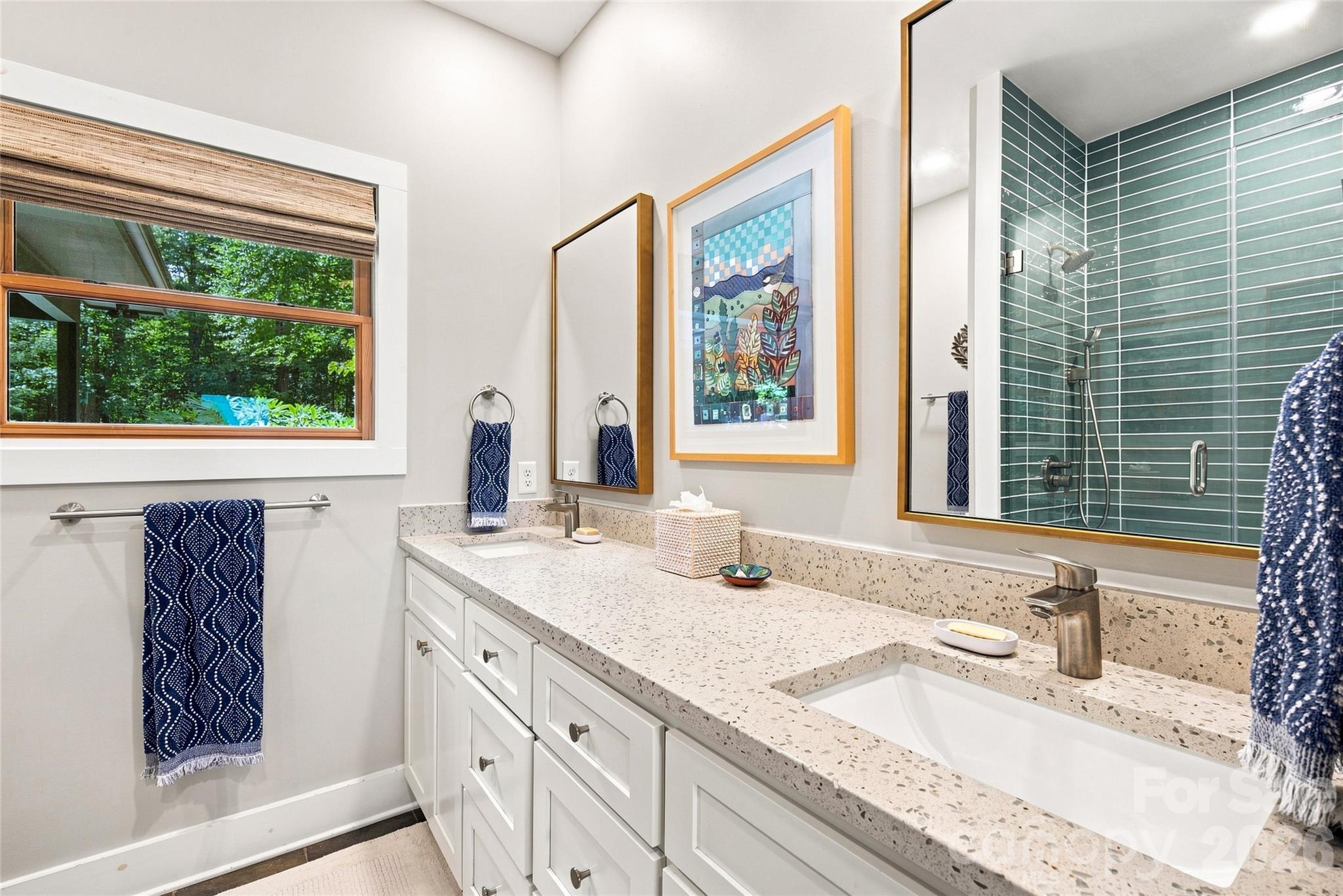 600 Tanglewood Lane — Saluda