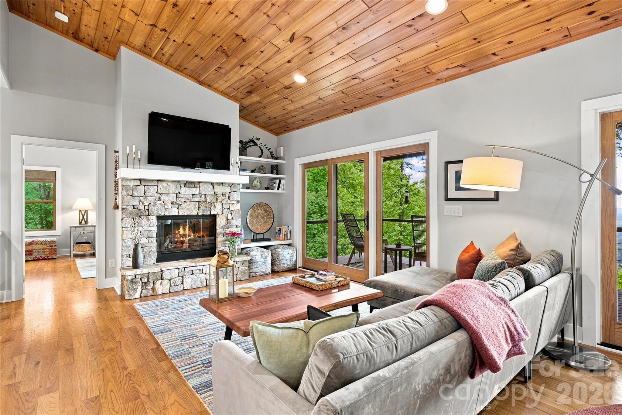 600 Tanglewood Lane — Saluda