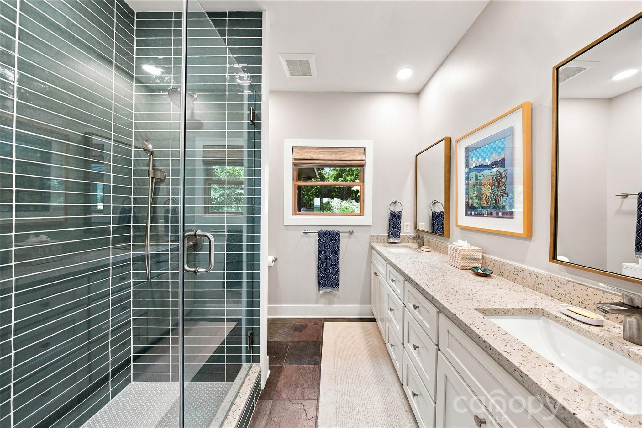 600 Tanglewood Lane — Saluda