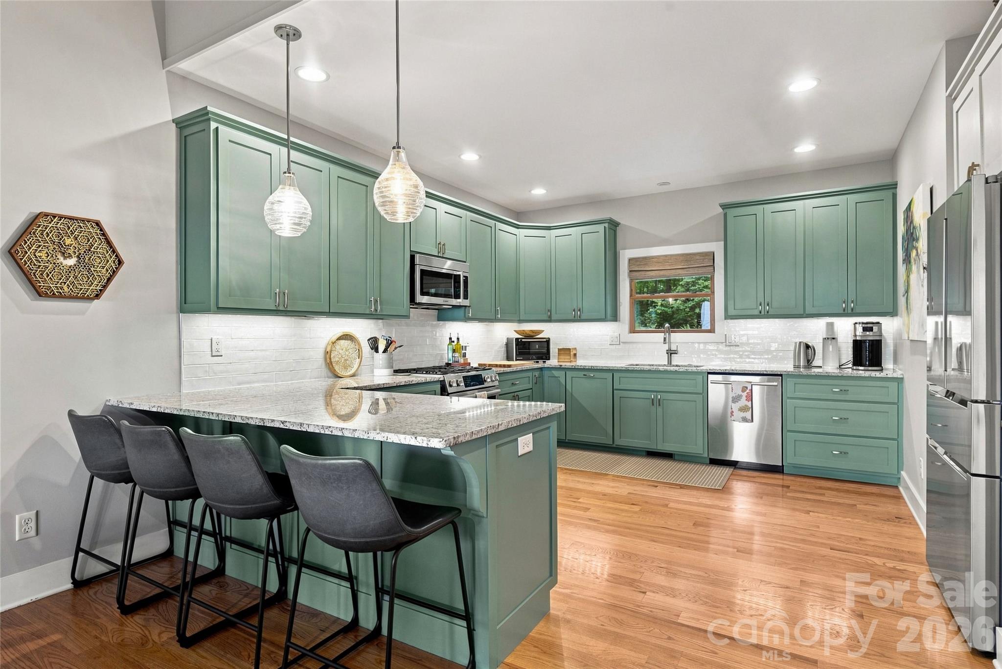 600 Tanglewood Lane — Saluda