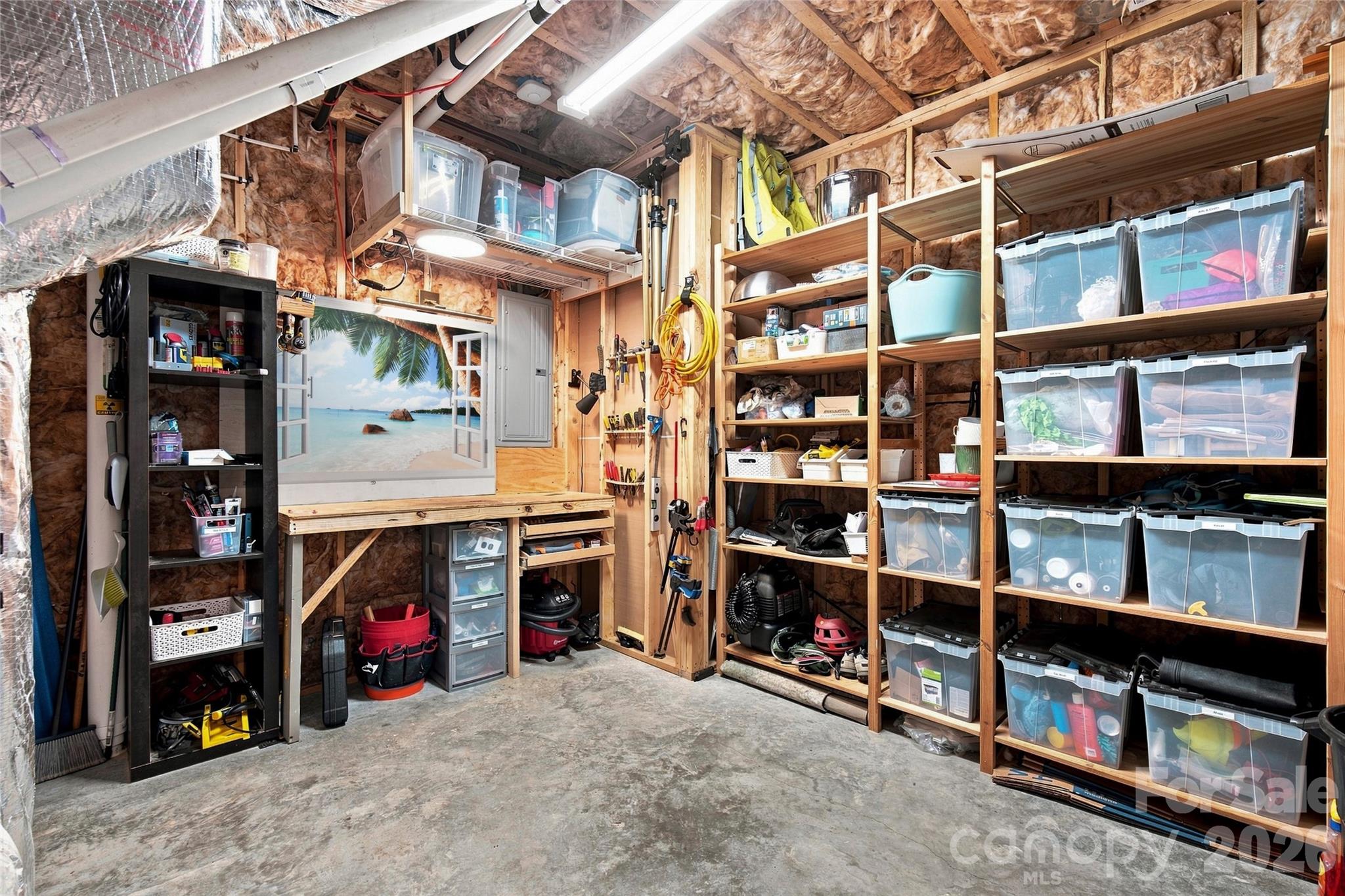 600 Tanglewood Lane — Saluda