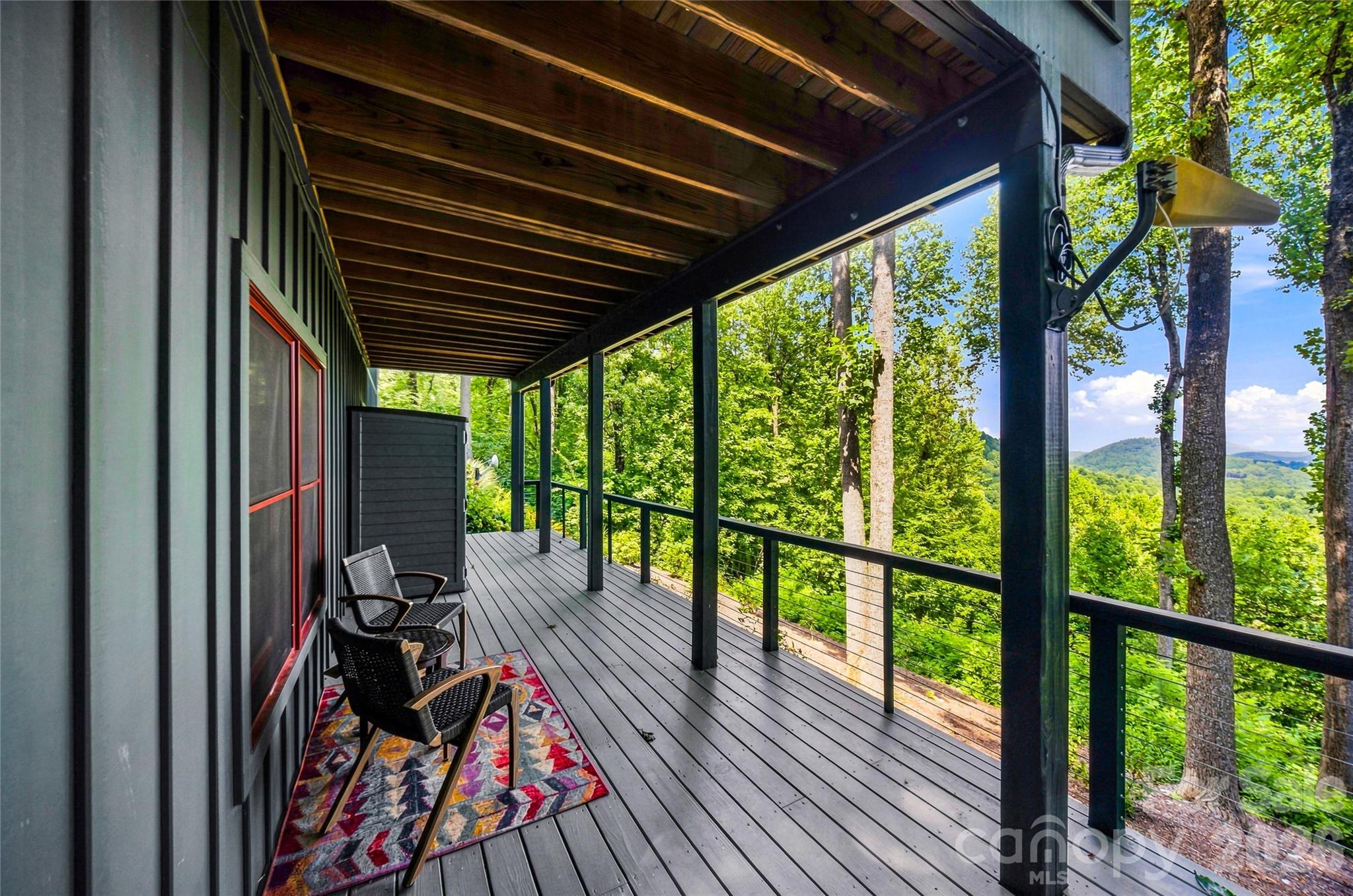 600 Tanglewood Lane — Saluda