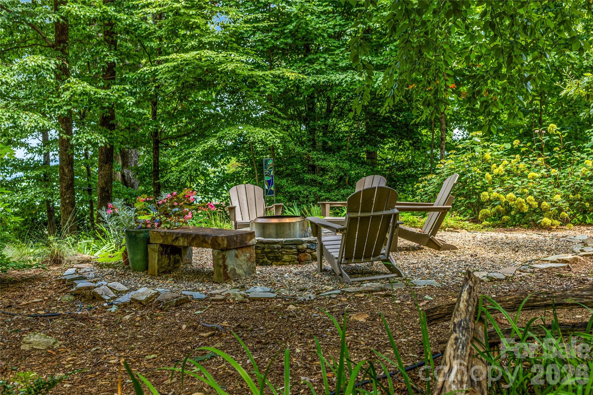600 Tanglewood Lane — Saluda