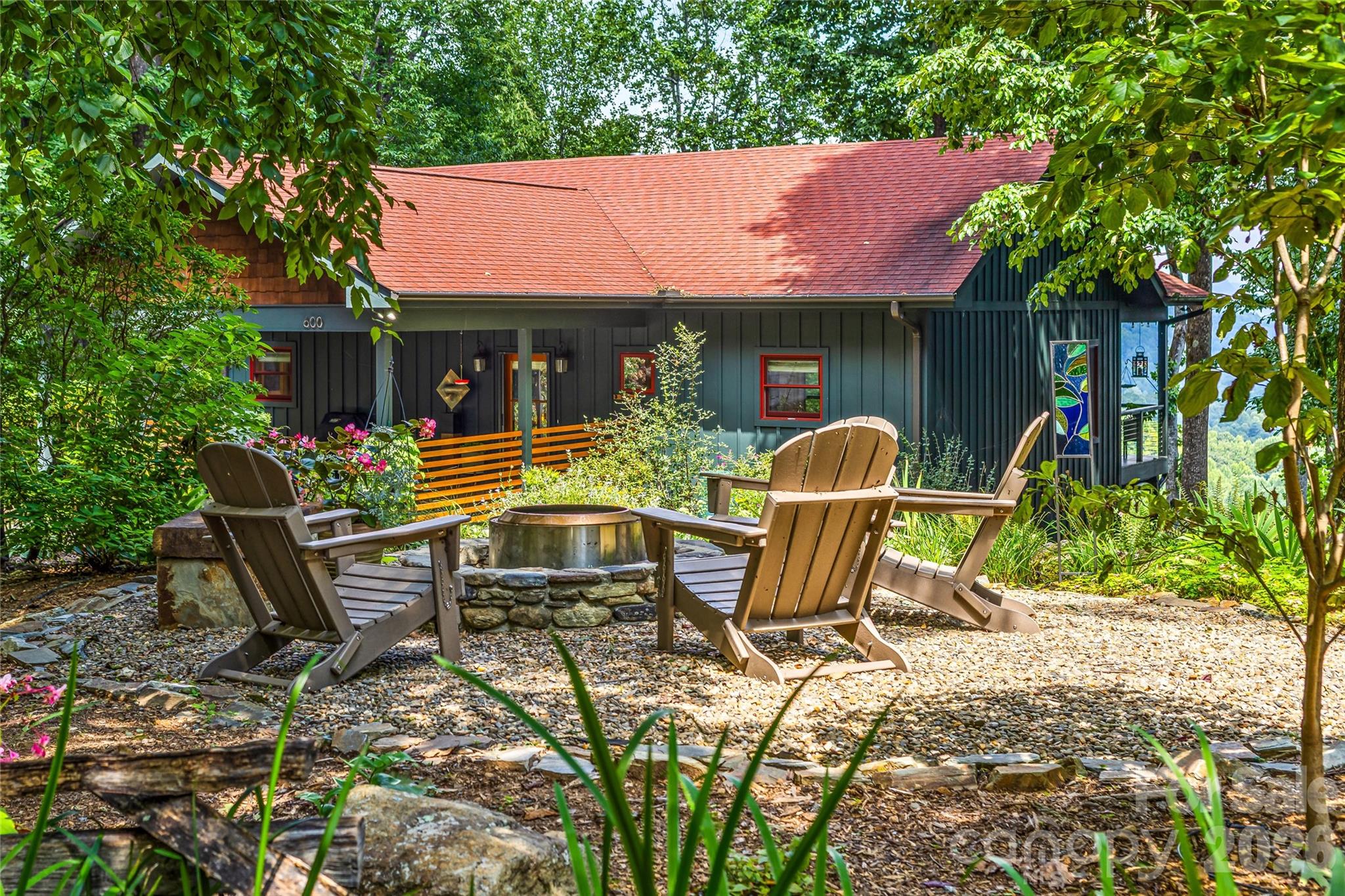 600 Tanglewood Lane — Saluda
