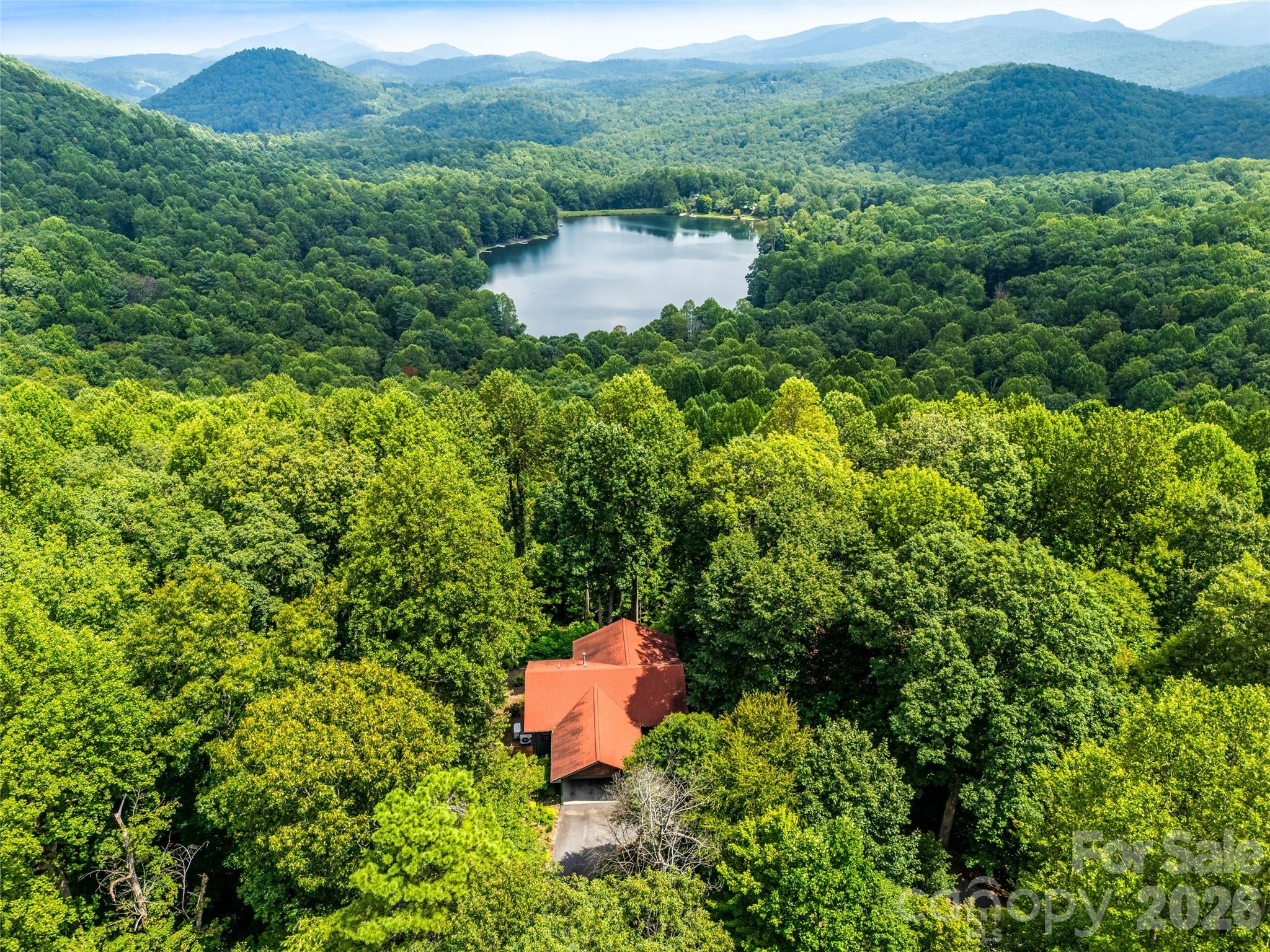 600 Tanglewood Lane — Saluda