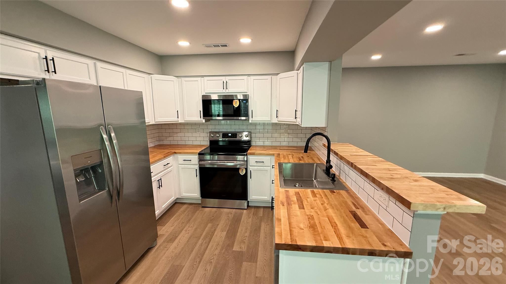 7725 Batavia Lane — Charlotte