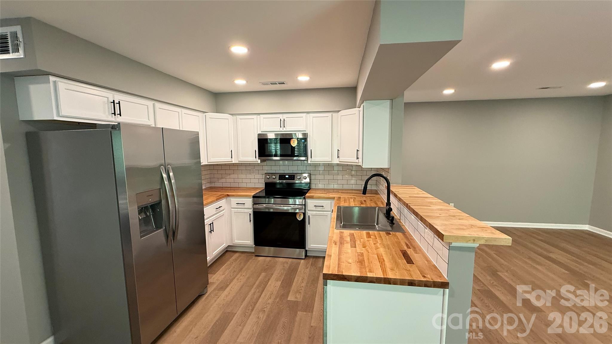 7725 Batavia Lane — Charlotte