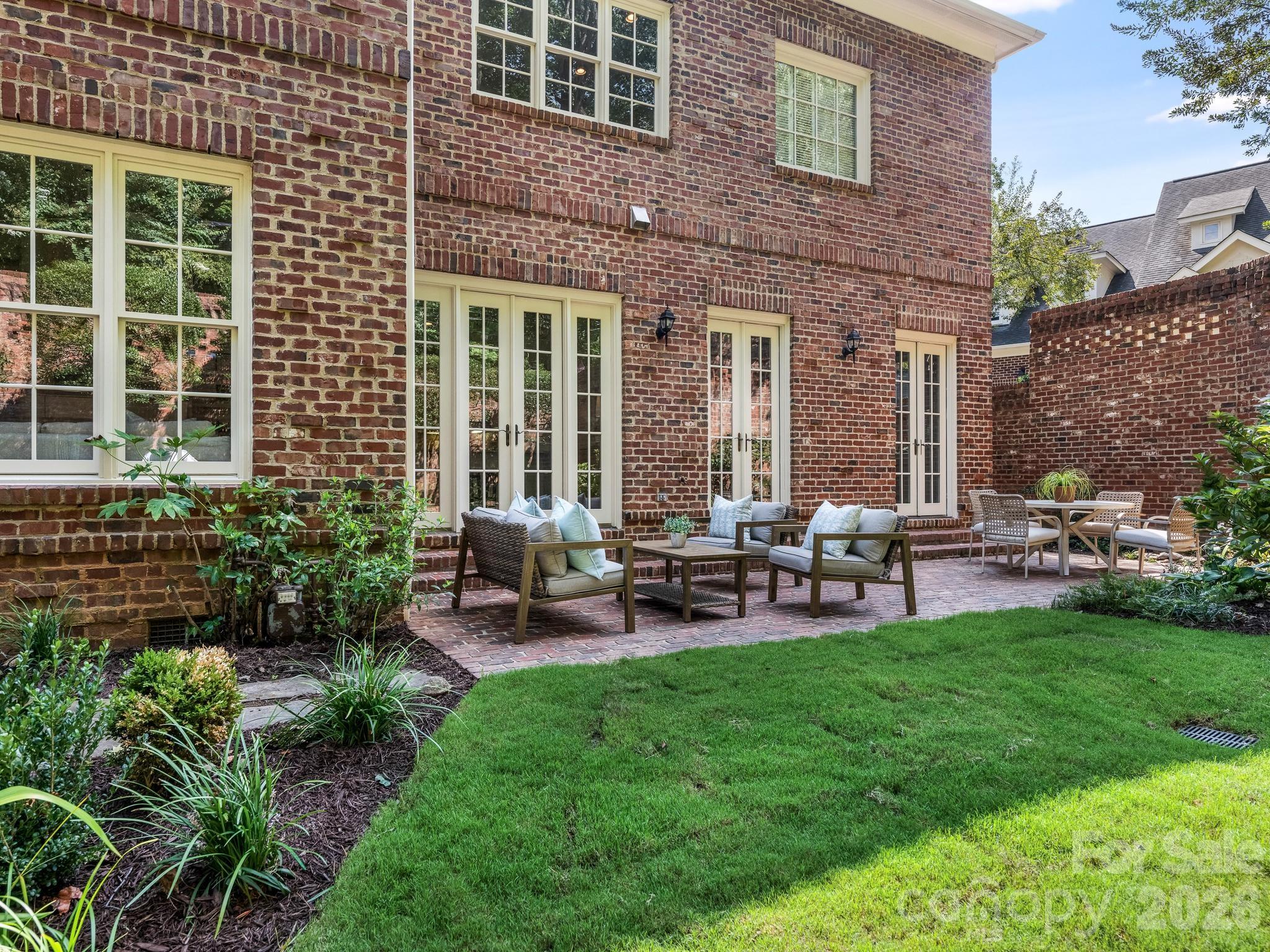 221 Crownsgate Court — Charlotte
