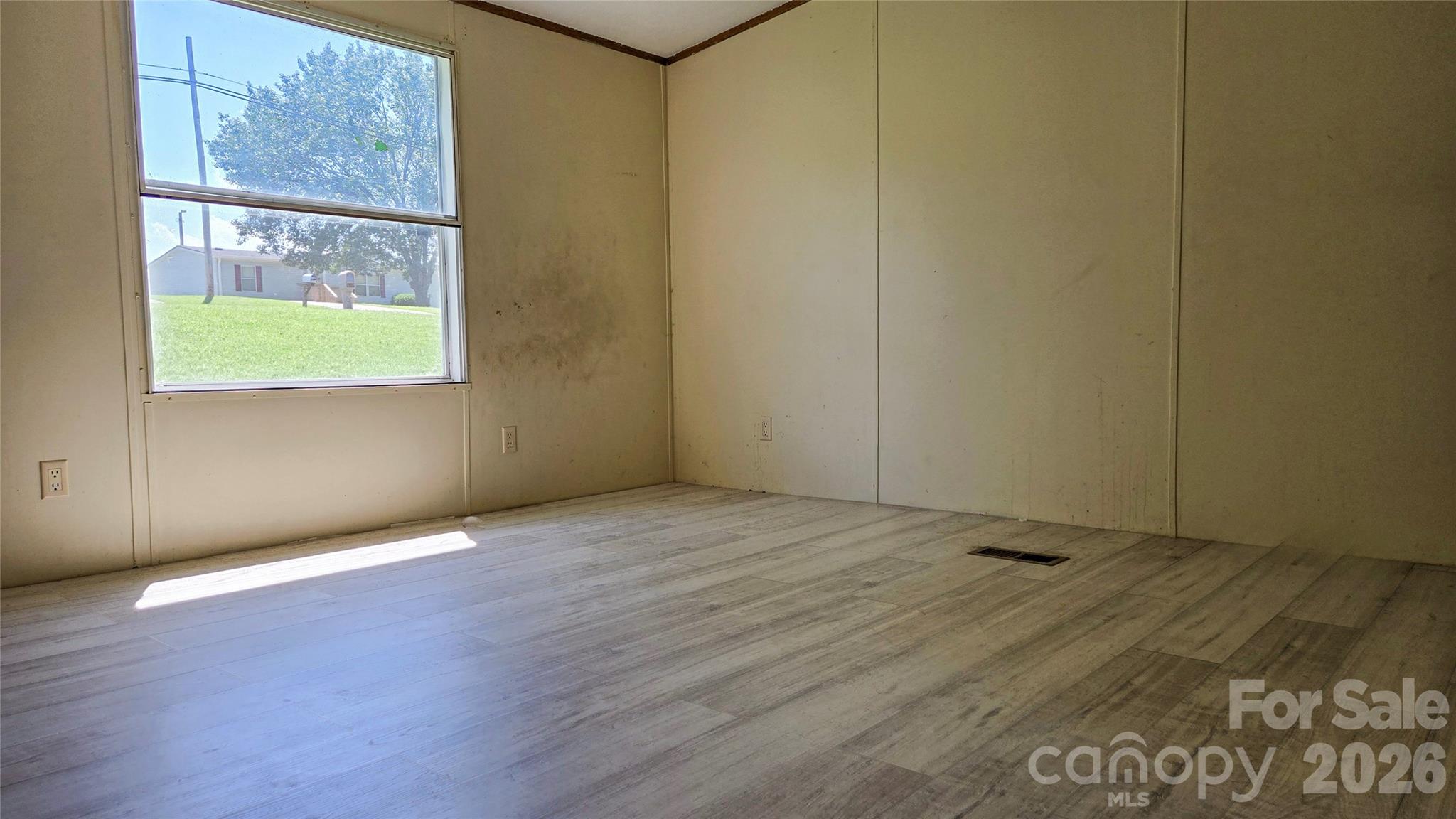 176 Crown Court — Kings Mountain
