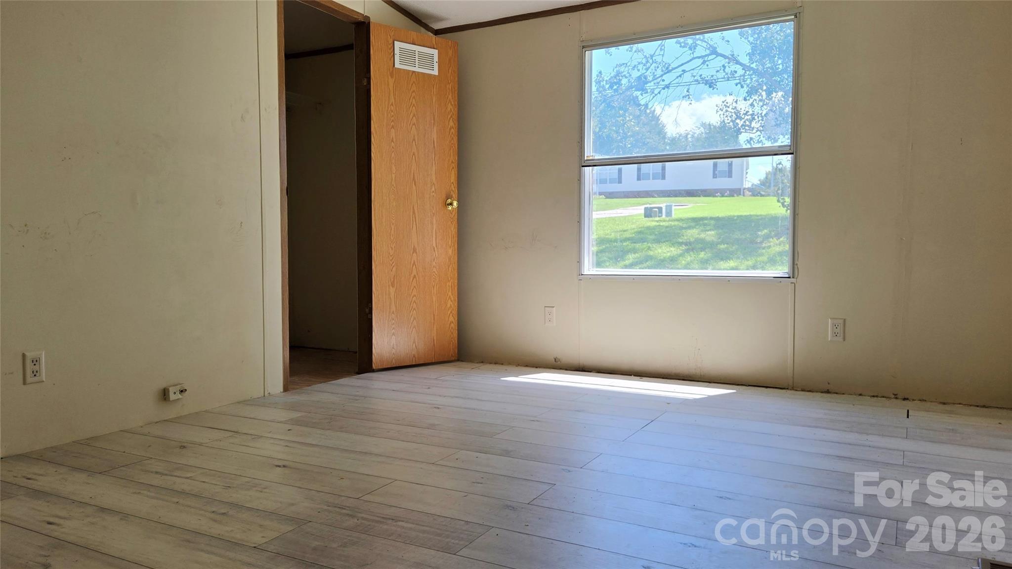 176 Crown Court — Kings Mountain