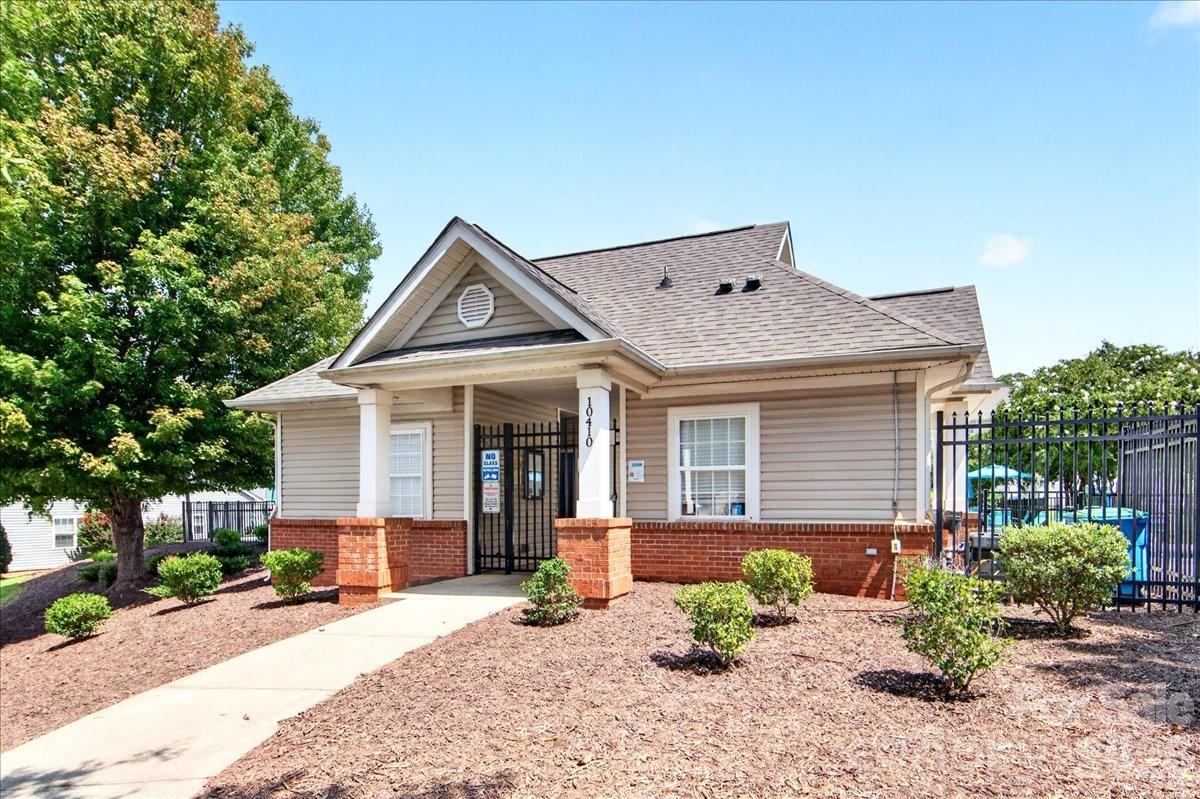 11638 Stockdale Court — Pineville