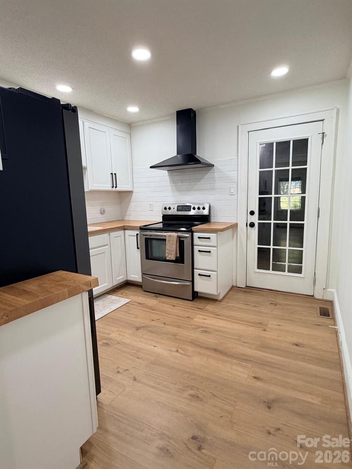 2180 Lynwood Drive — Lancaster