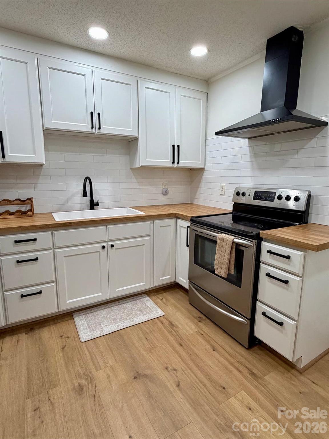 2180 Lynwood Drive — Lancaster