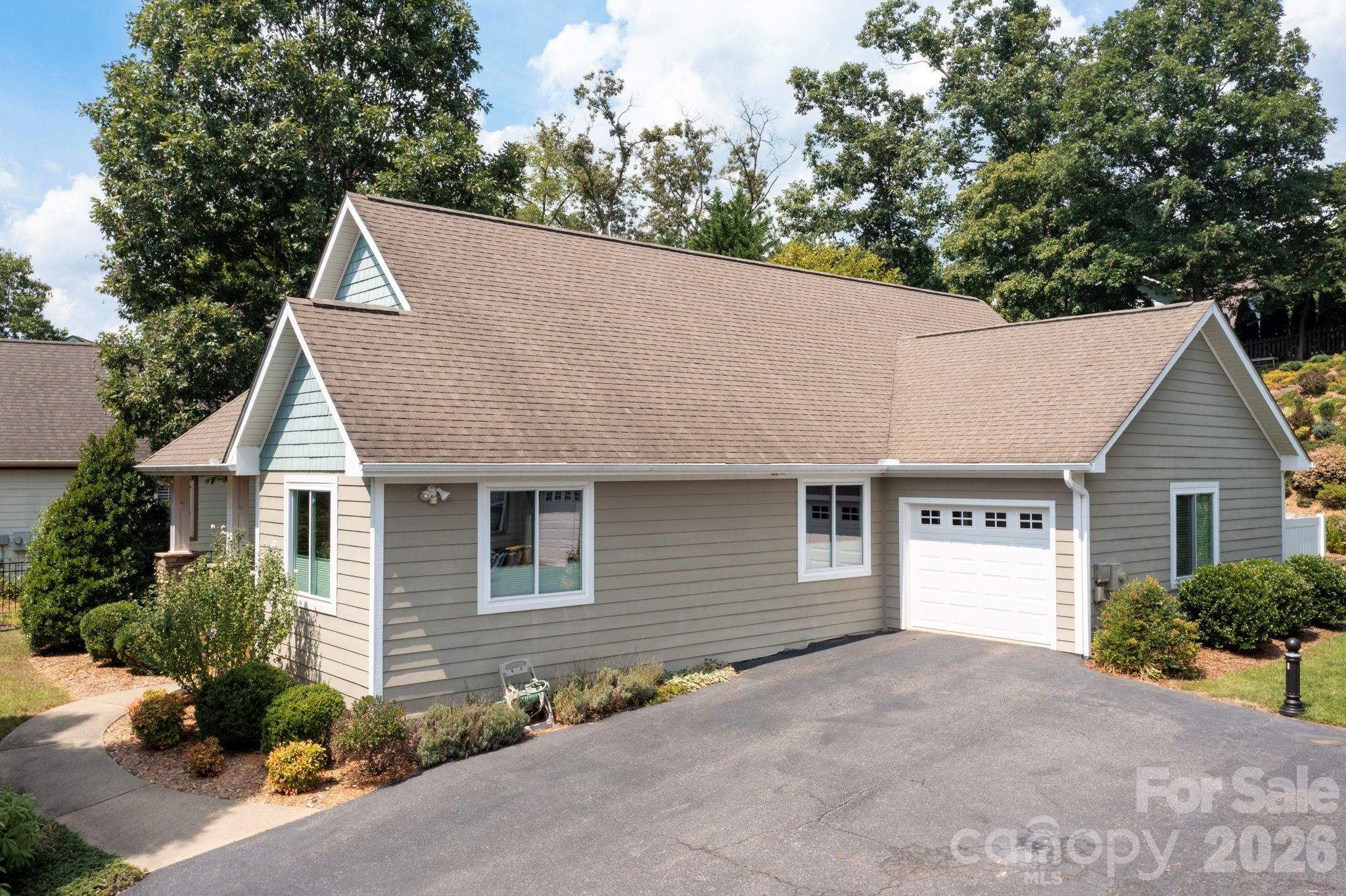 22 Banks Town Road — Weaverville