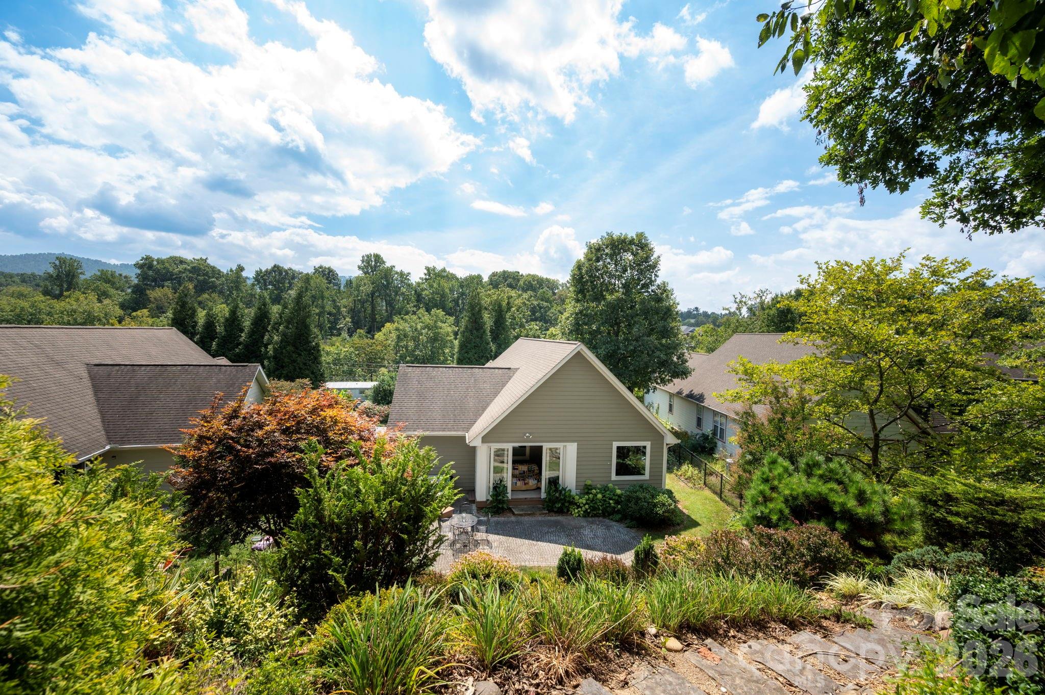 22 Banks Town Road — Weaverville