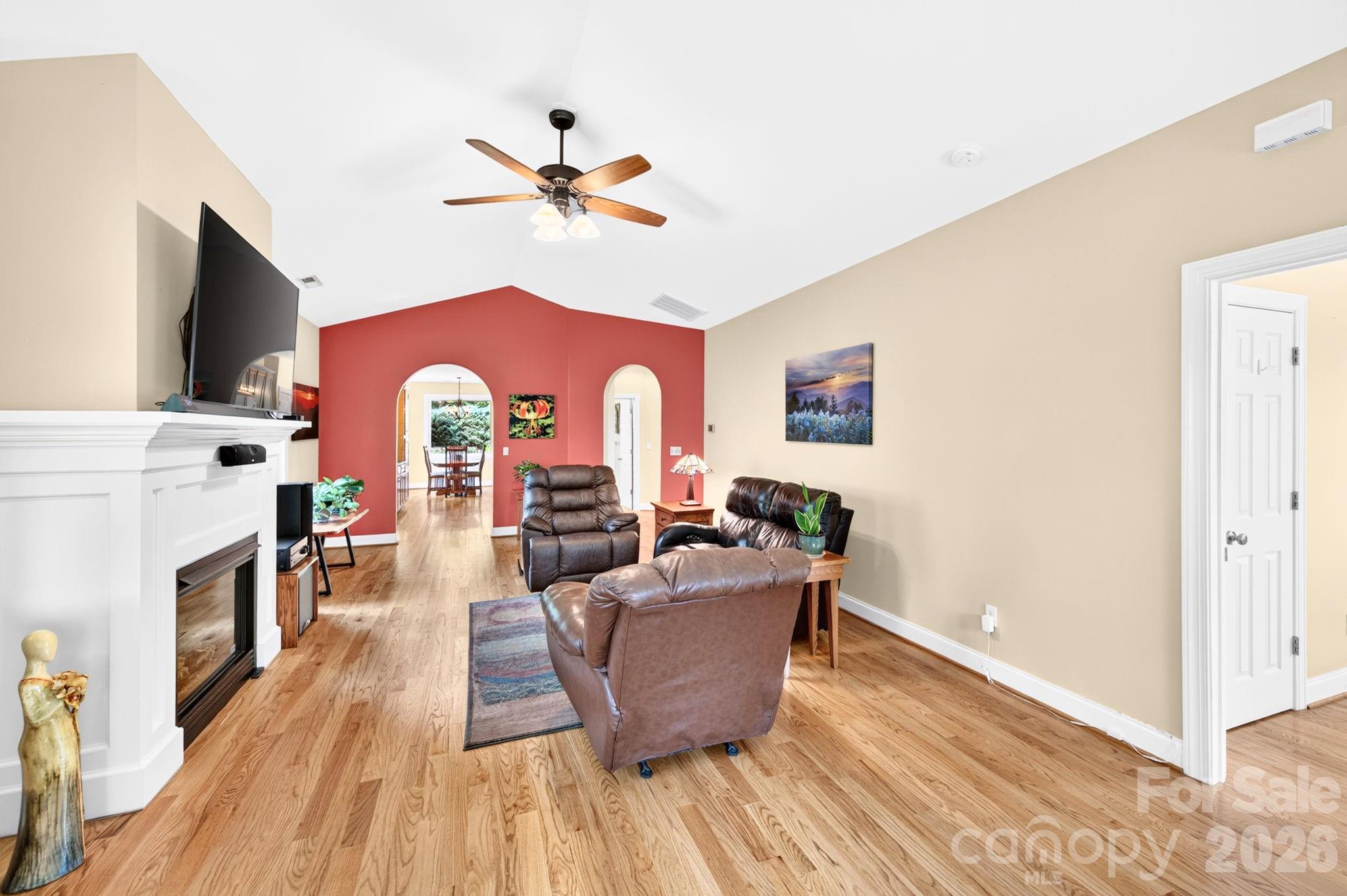 22 Banks Town Road — Weaverville