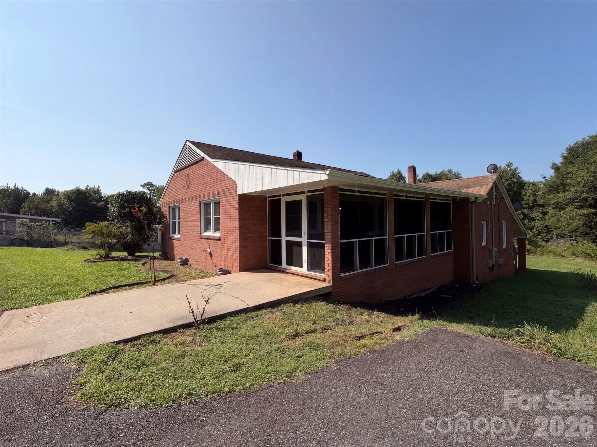 5630 S New Hope Road — Belmont