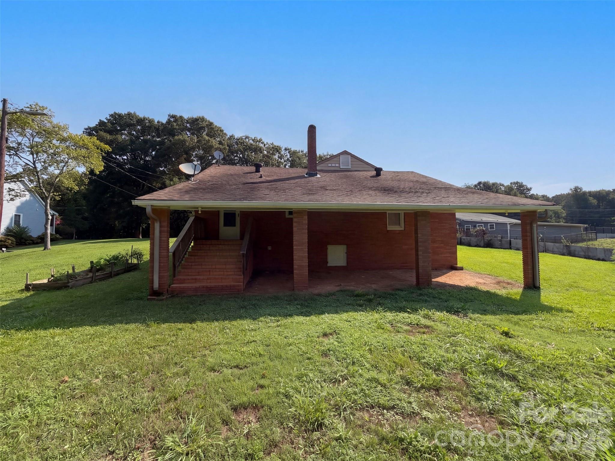5630 S New Hope Road — Belmont